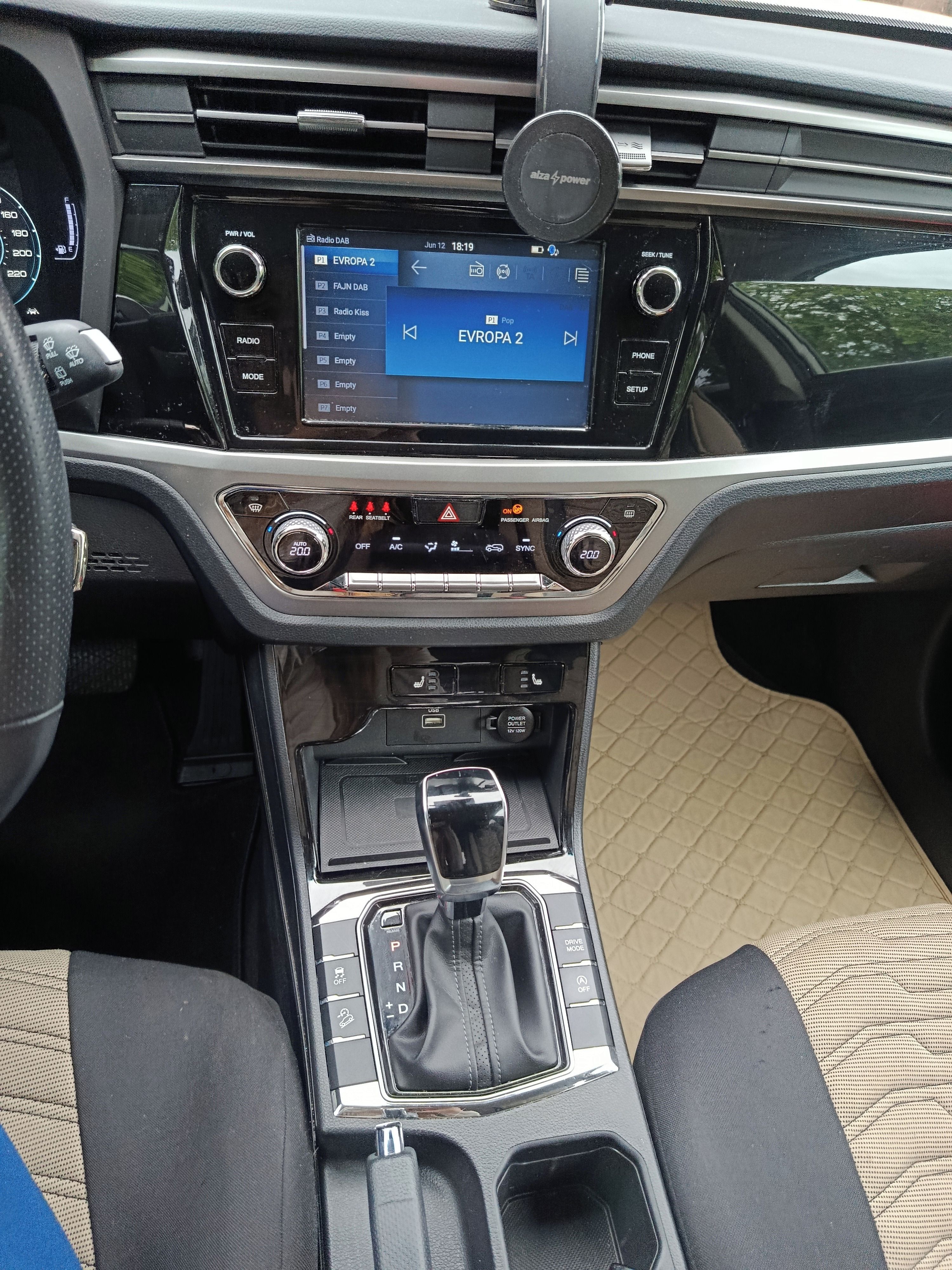SsangYong Korando, 1.5 automat, původ ČR - fotka 6
