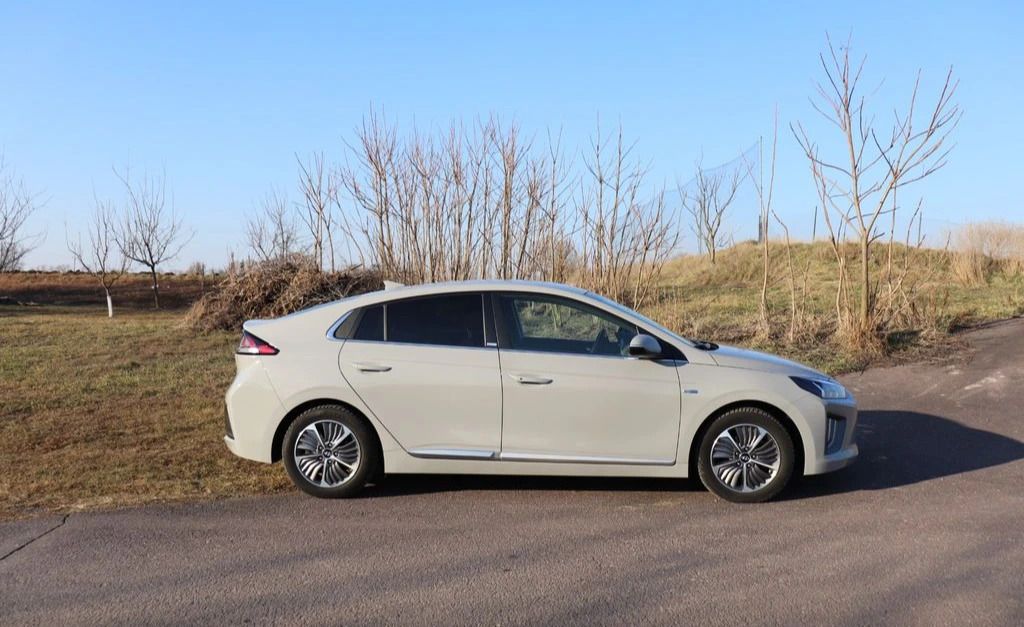 Hyundai Ioniq, PHEV Plug-in Hybrid - fotka 3