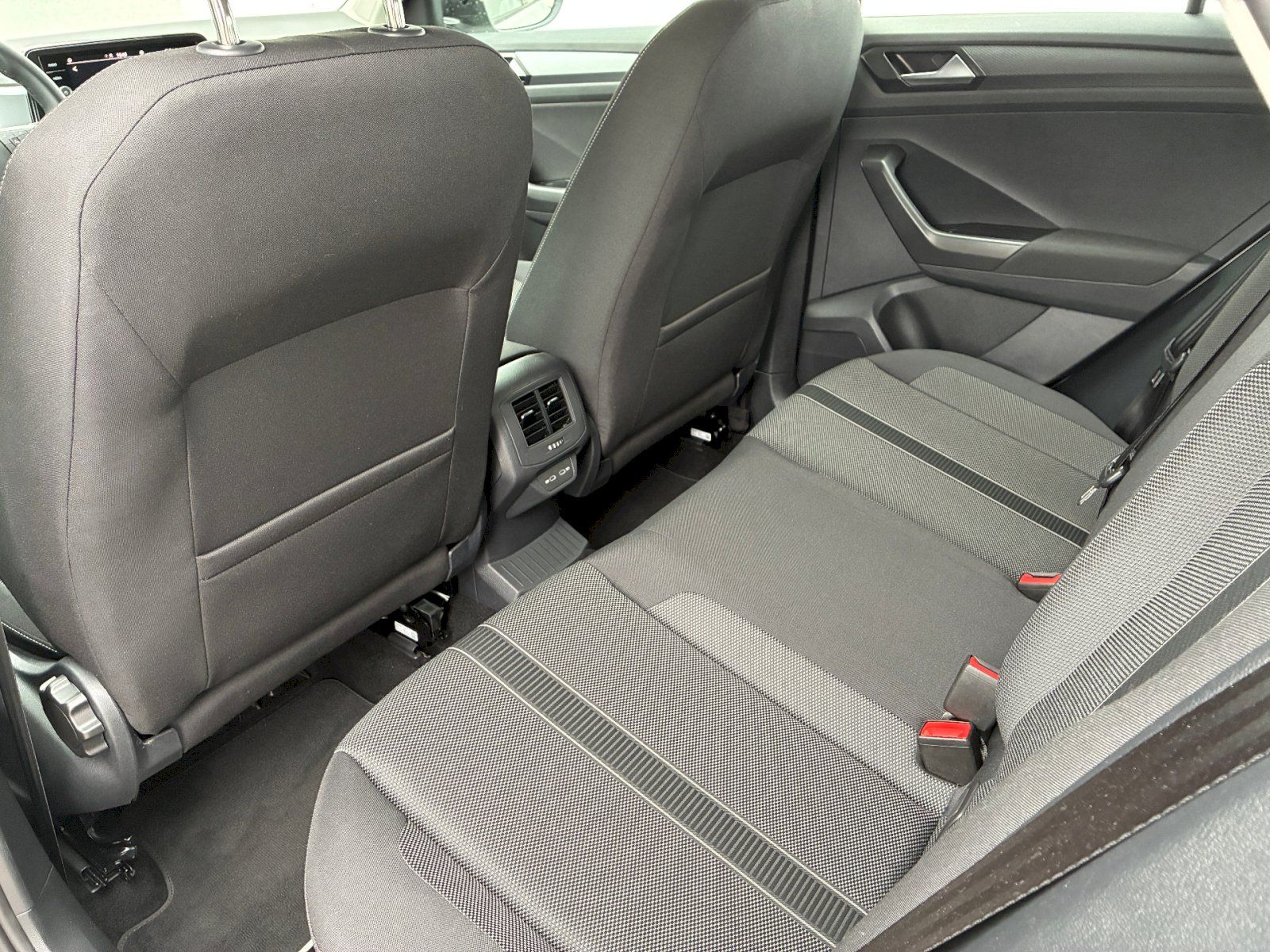 Volkswagen T-Roc, 1,0 TSI / 85 kW Life - fotka 6