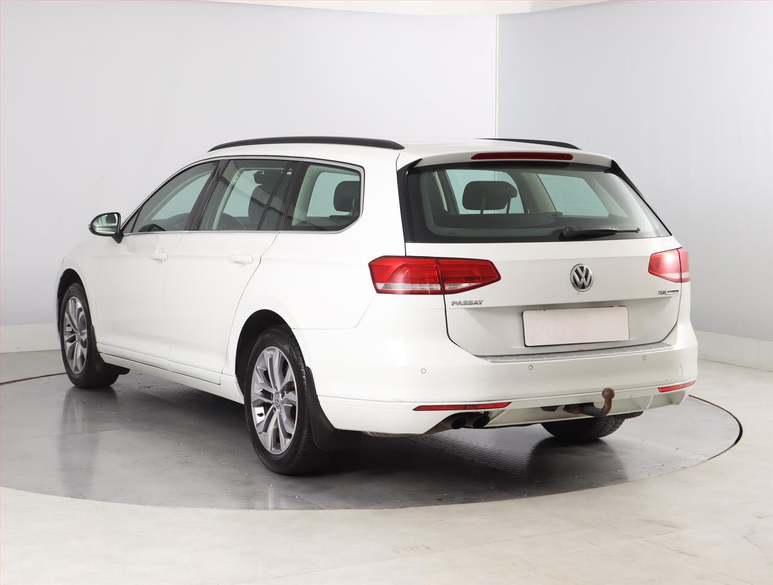Volkswagen Passat, 1.8 TSI, Comfortline, ČR,1.maj - fotka 4
