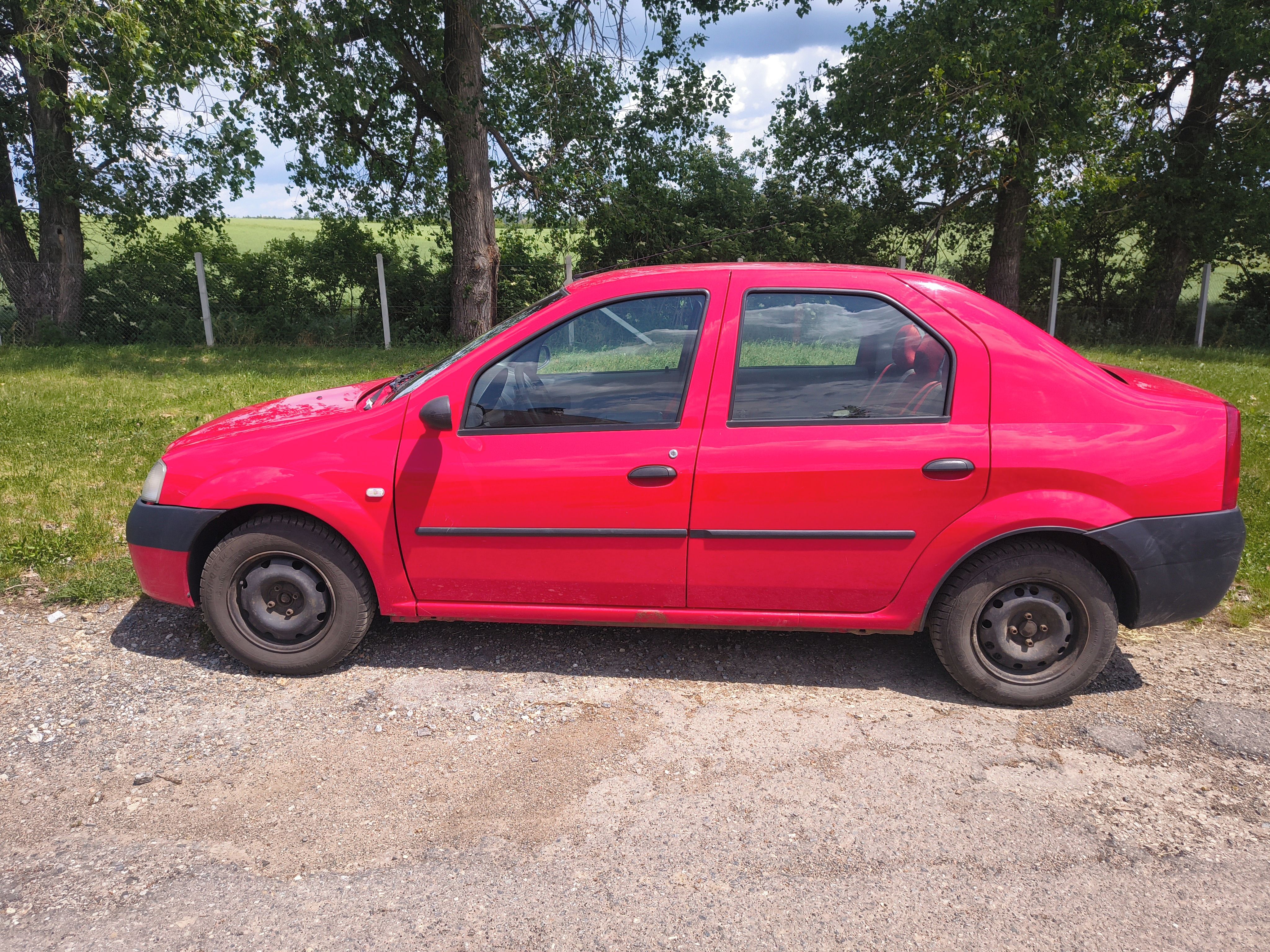 Dacia Logan, Dacia Logan 1.4 - garážovaná - fotka 3
