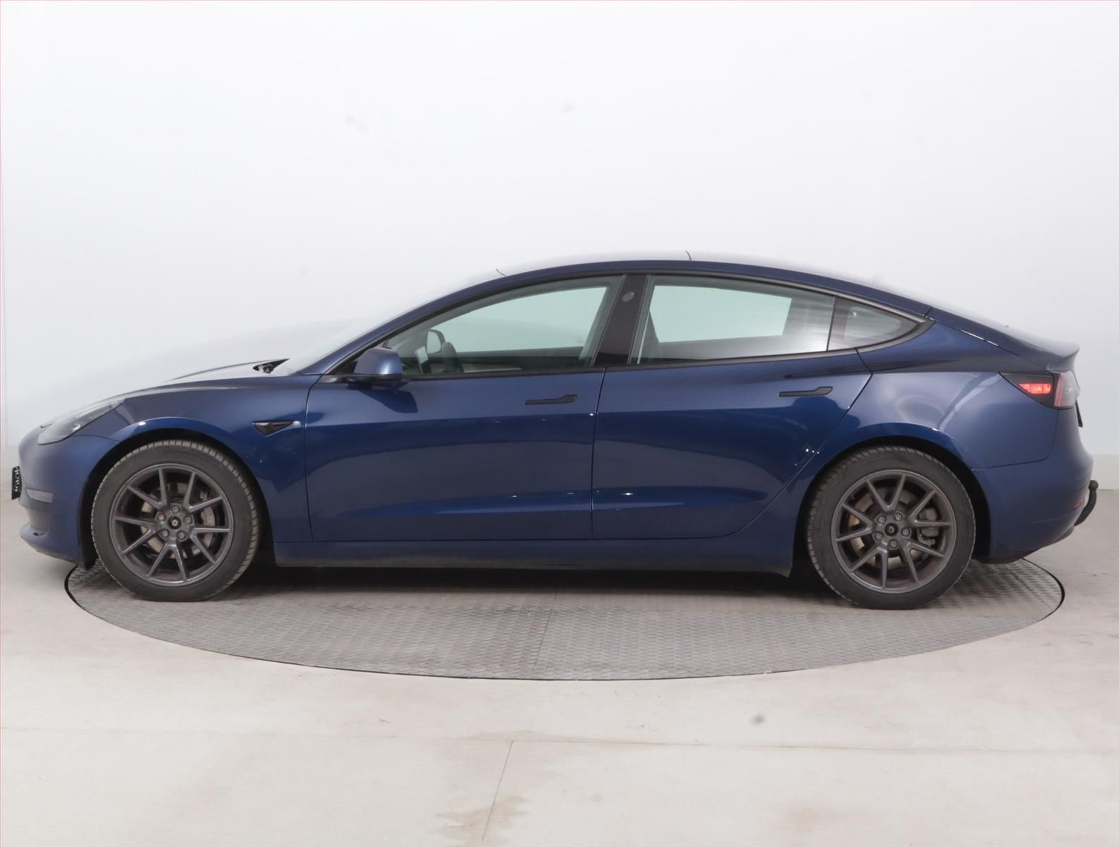 Tesla Model 3, Long Range 4WD 82kWh, SoH 92% - fotka 3