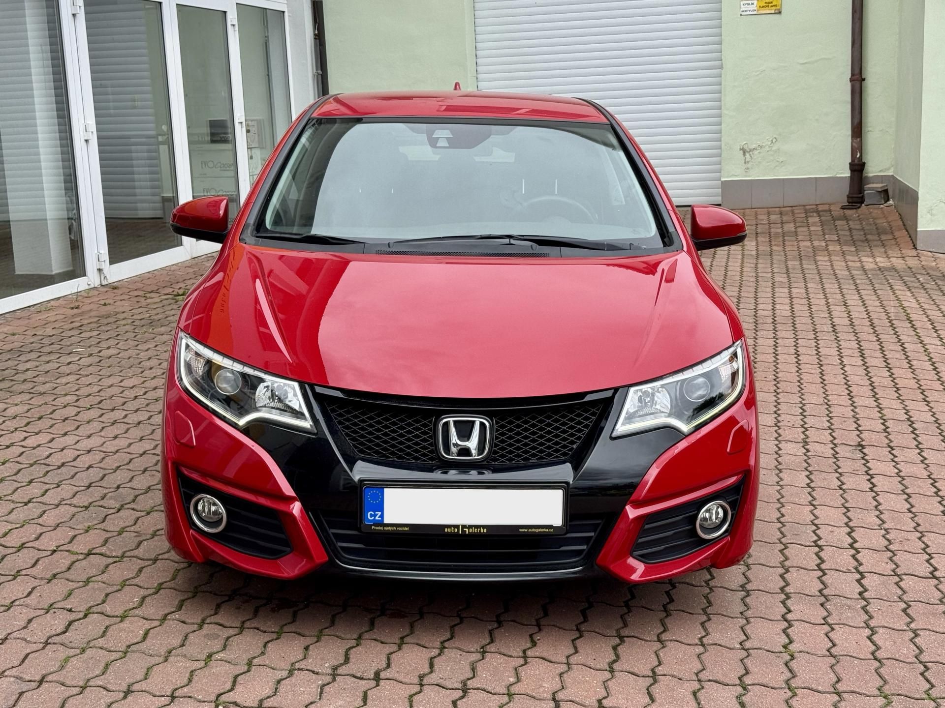 Honda Civic, i-VTEC, 5 dv., ČR, 2. maj - fotka 3