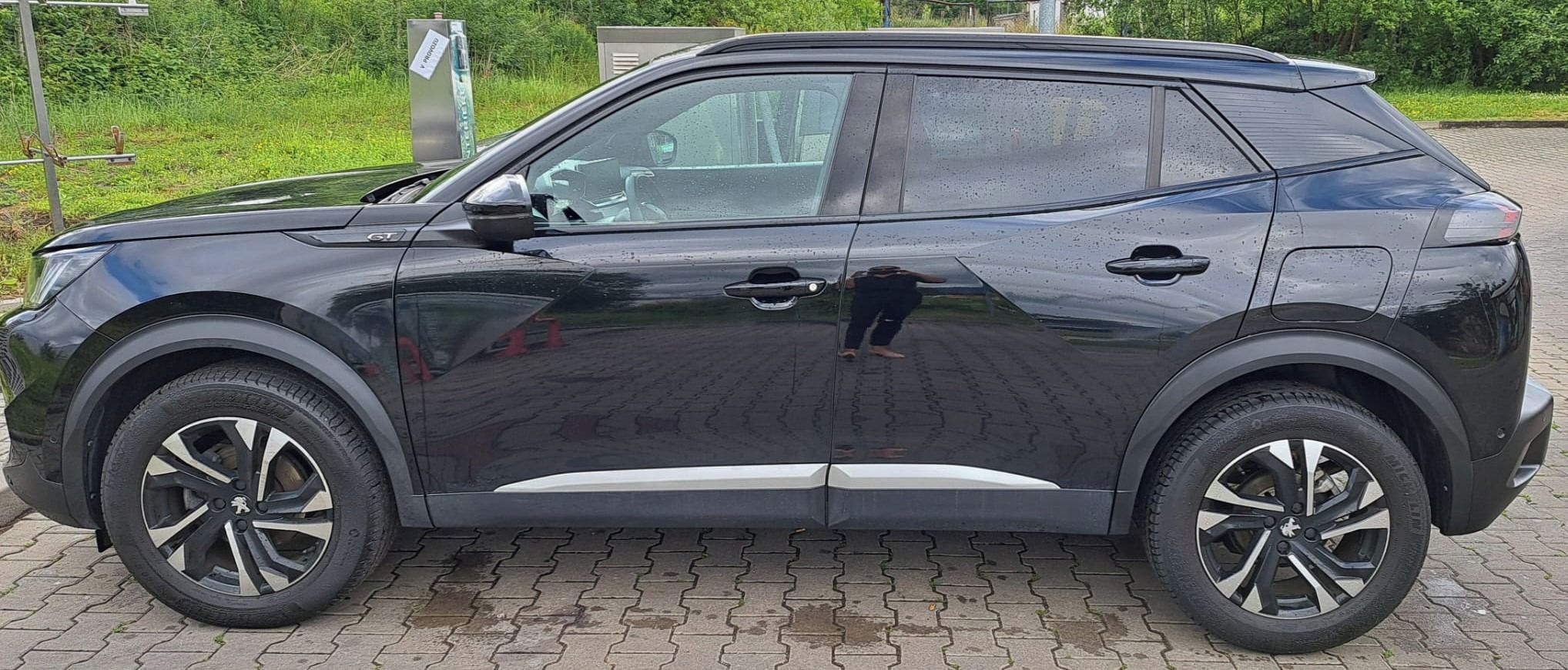 Peugeot 2008, Peugeot 2008 GT 1.2 130 k 96kW - fotka 6