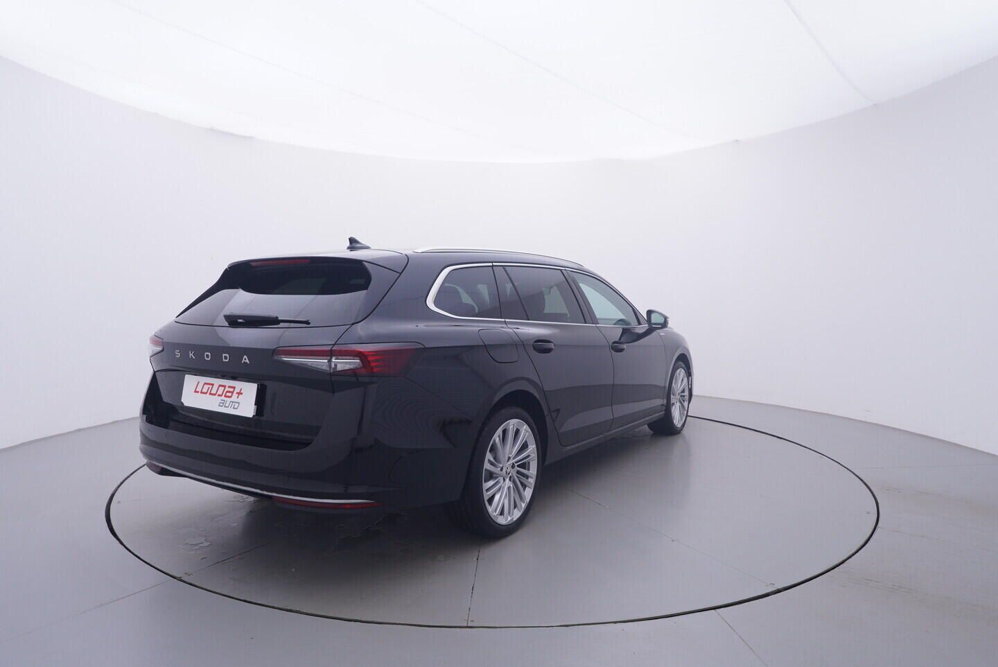 Škoda Superb, Combi L&K  2,0 TDI 4x4 142 kW - fotka 5