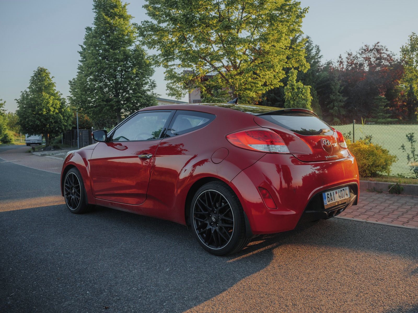 Hyundai Veloster, 1.6 GDi 103kW, ČR, STK 10/2027 - fotka 4