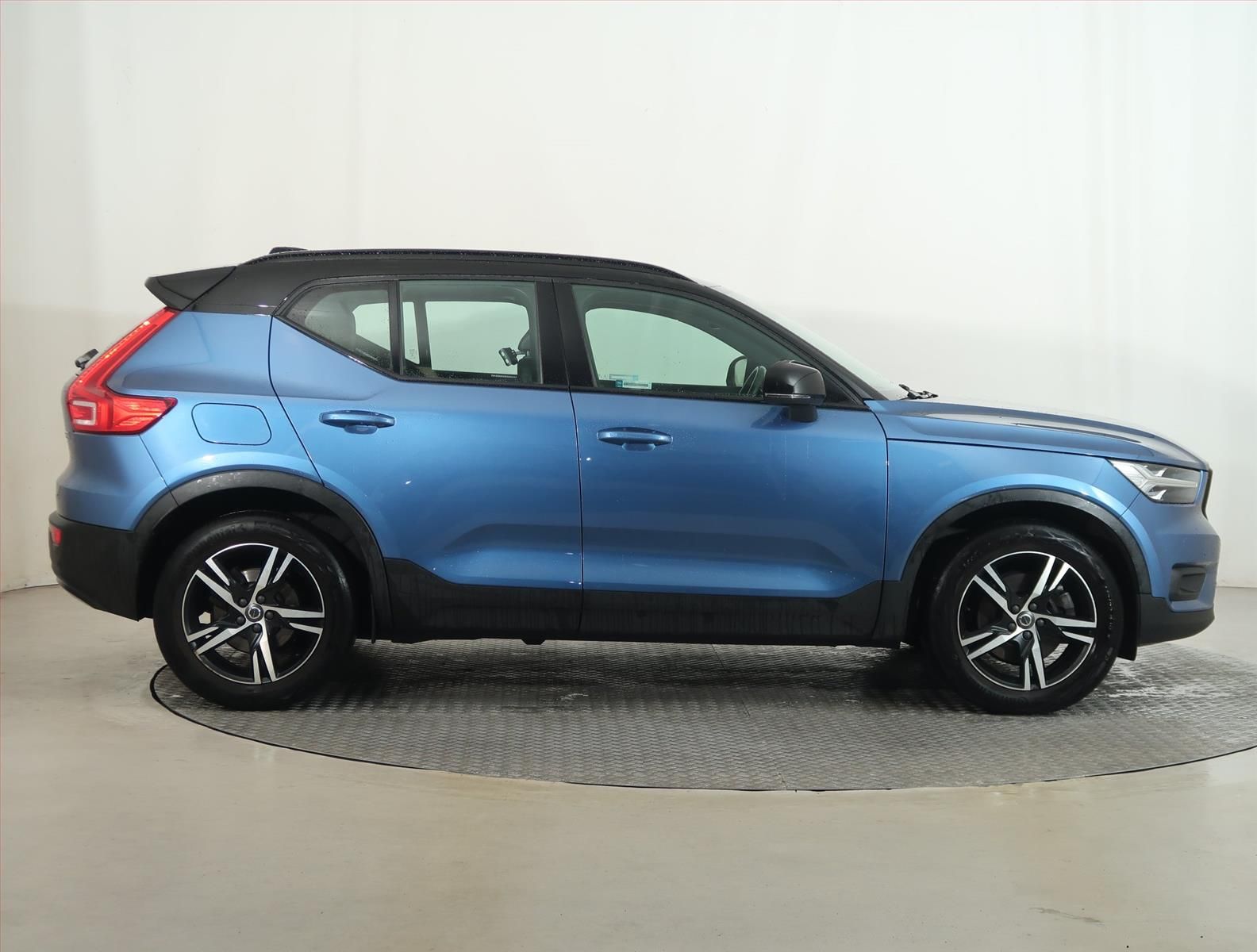 Volvo XC40, B4 AWD, 4X4, Automat - fotka 6