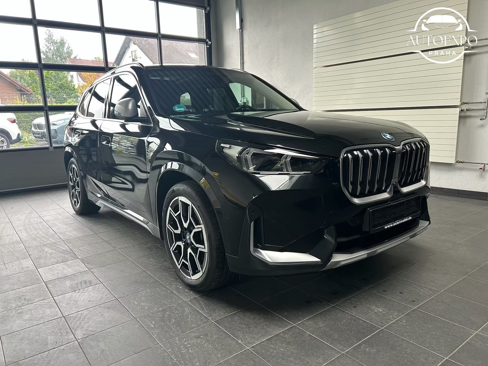 BMW iX1, 30 xDrive xLine - fotka 3
