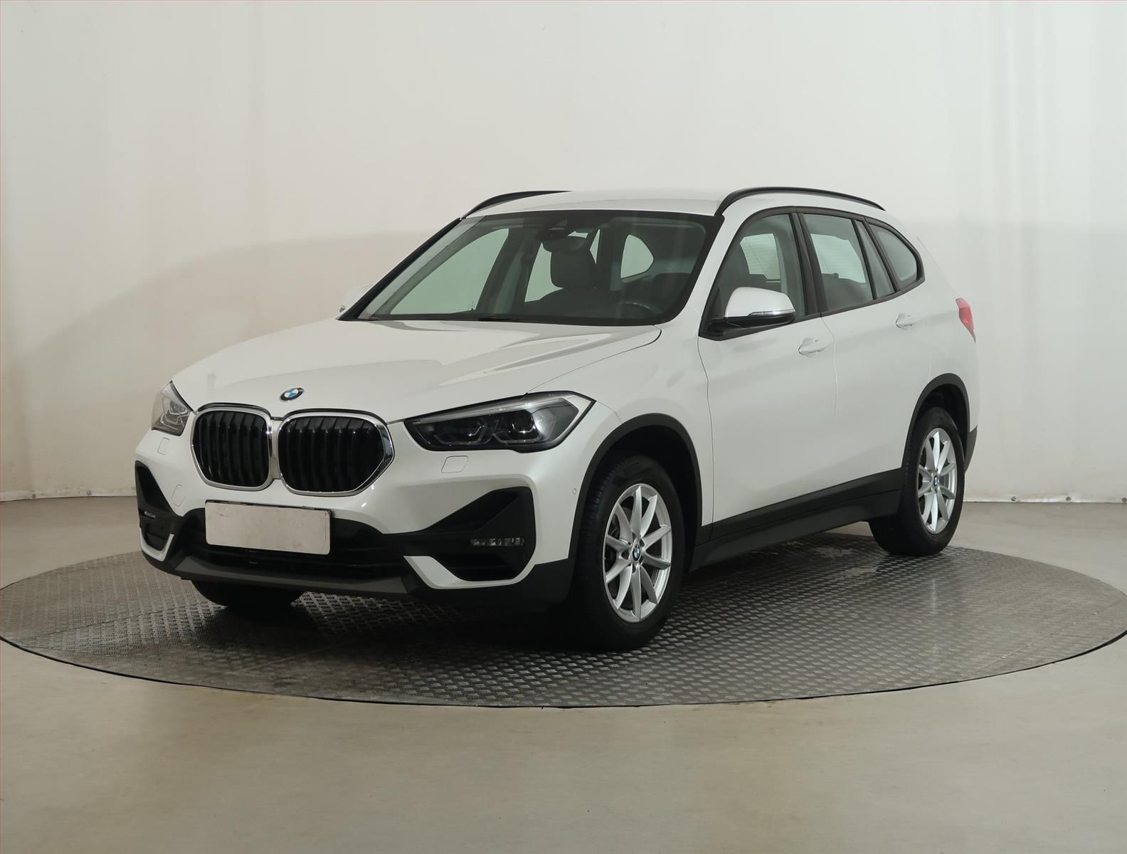BMW X1, sDrive18i, Automat, Serv.kniha - fotka 2