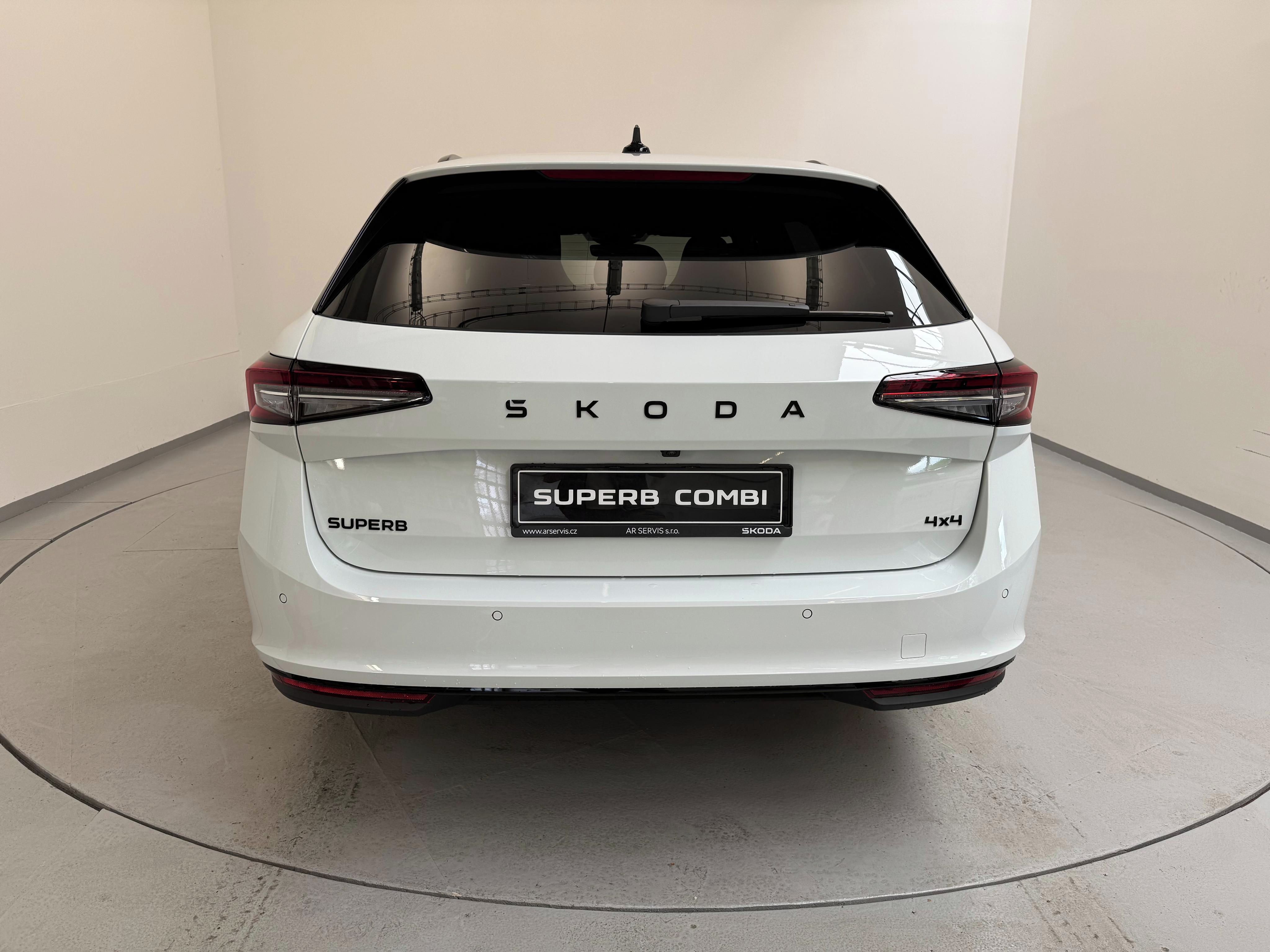 Škoda Superb, Sportline 2,0TSI 195kW 7DSG - fotka 4
