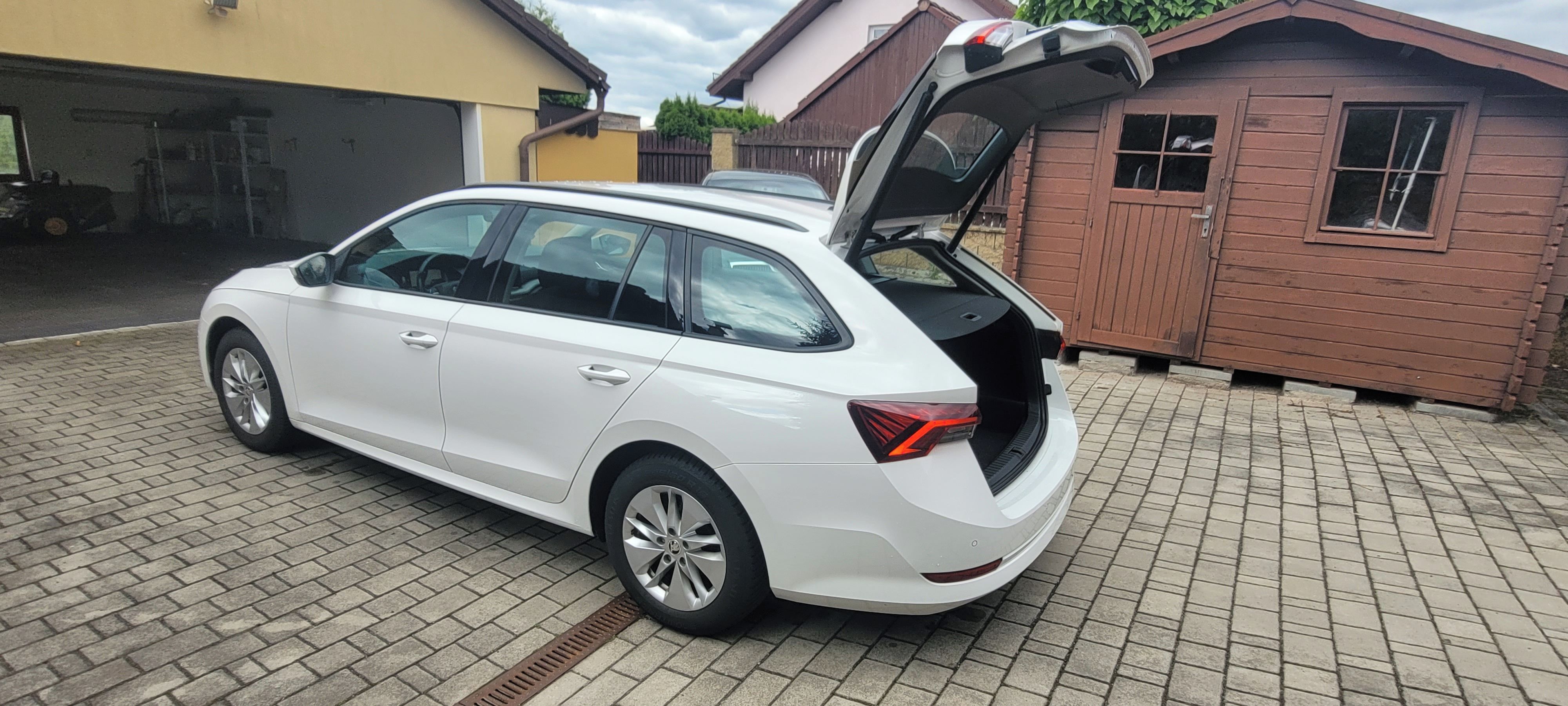 Škoda Octavia, 1,0TSi 81kw VIRTUAL manual - fotka 6
