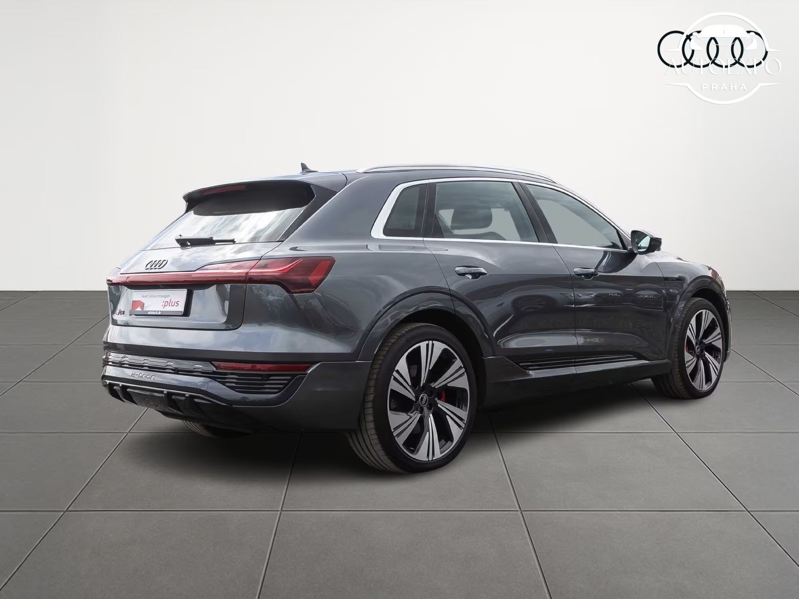 Audi Q8 e-tron, S line 55 Navi Matrix - fotka 4
