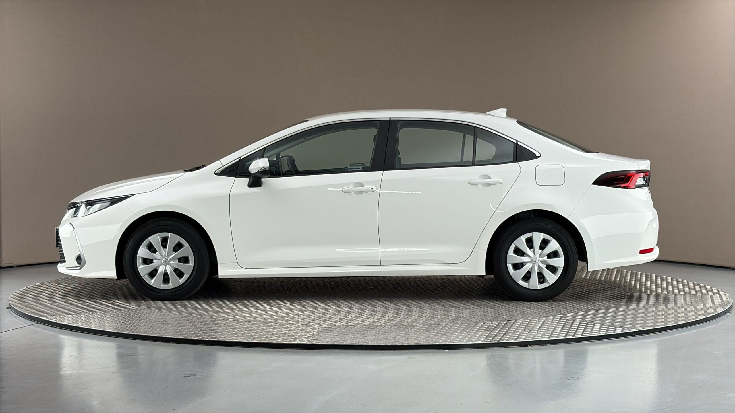 Toyota Corolla, 1.8 Hybrid AUT Active Sedan - fotka 4