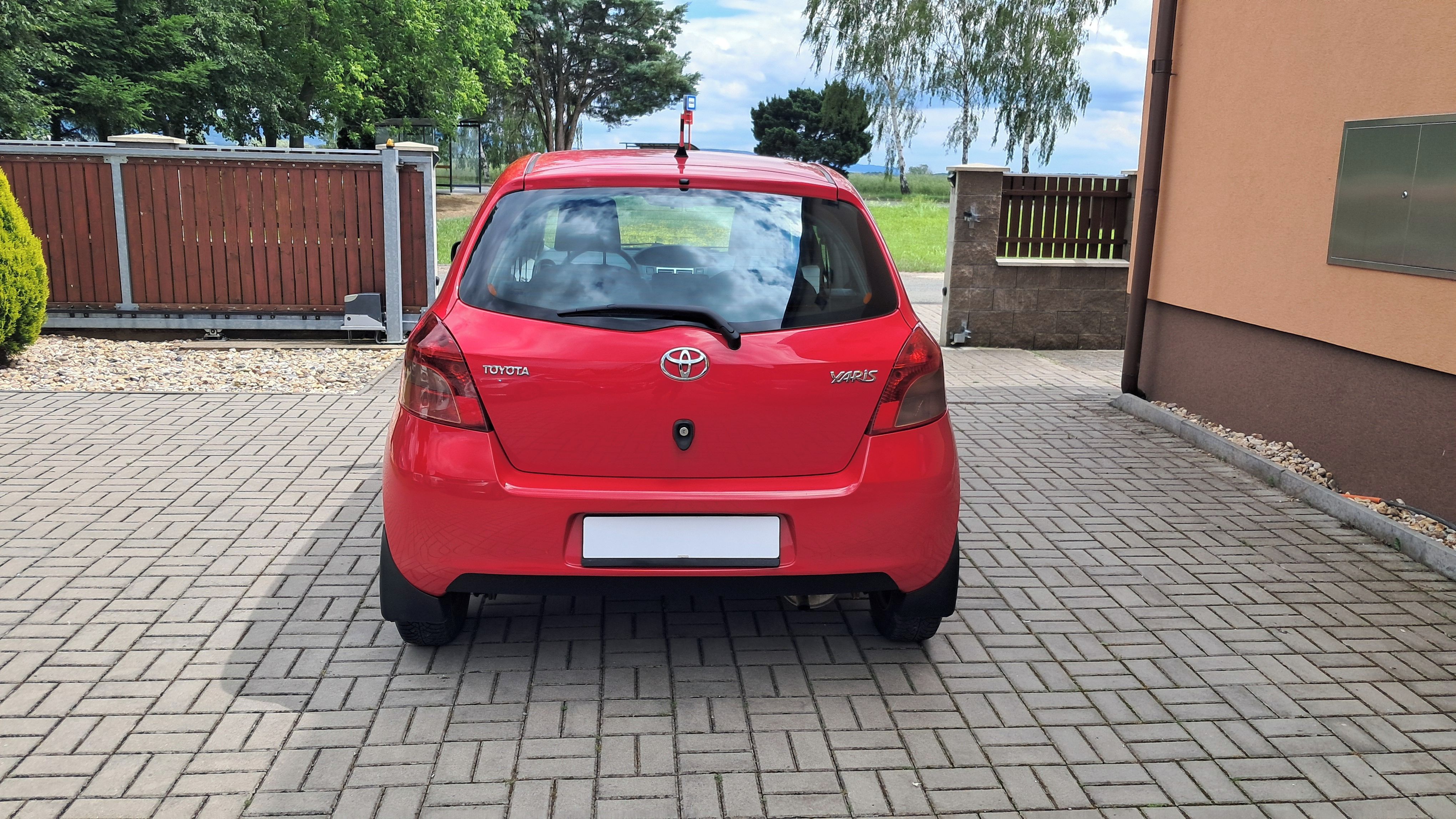 Toyota Yaris, 1.3i / 64KW ČR - fotka 6