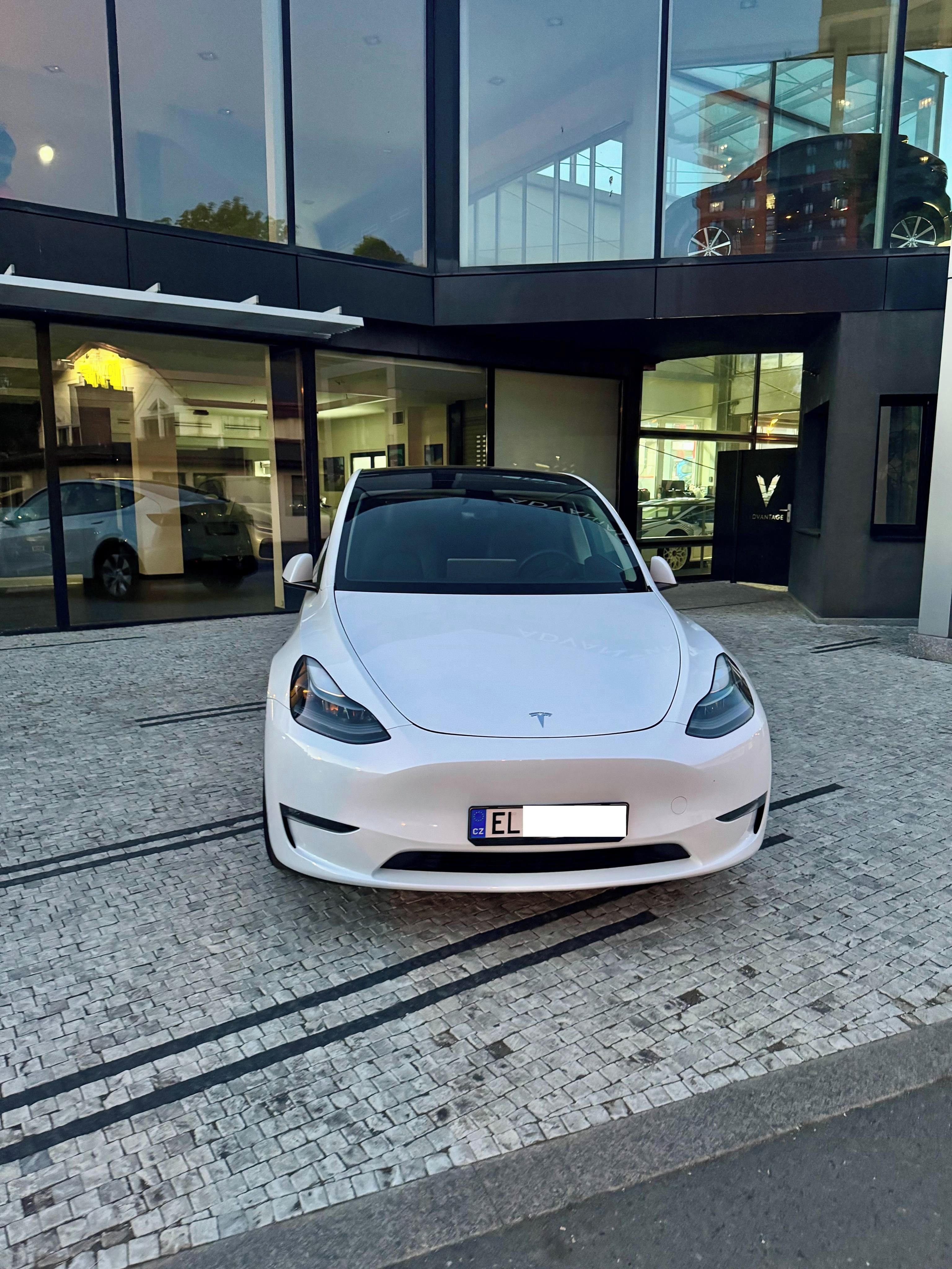 Tesla Model Y, LR AWD SoH 95% (HW4) ČR tažné - fotka 2