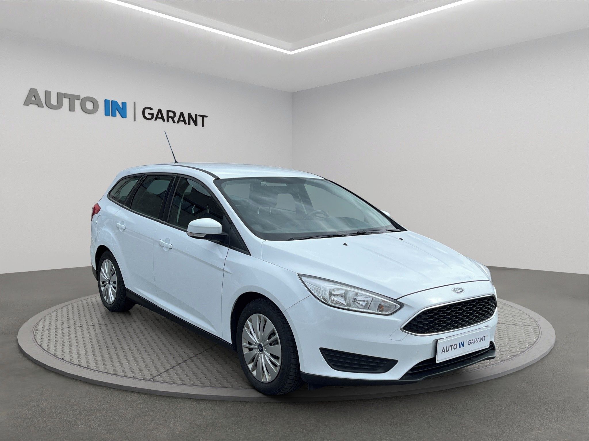 Ford Focus, 1.0 74kw, ČR, 1.maj, serv.knih - fotka 3