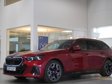 eDrive40 Touring M Sport Tažné