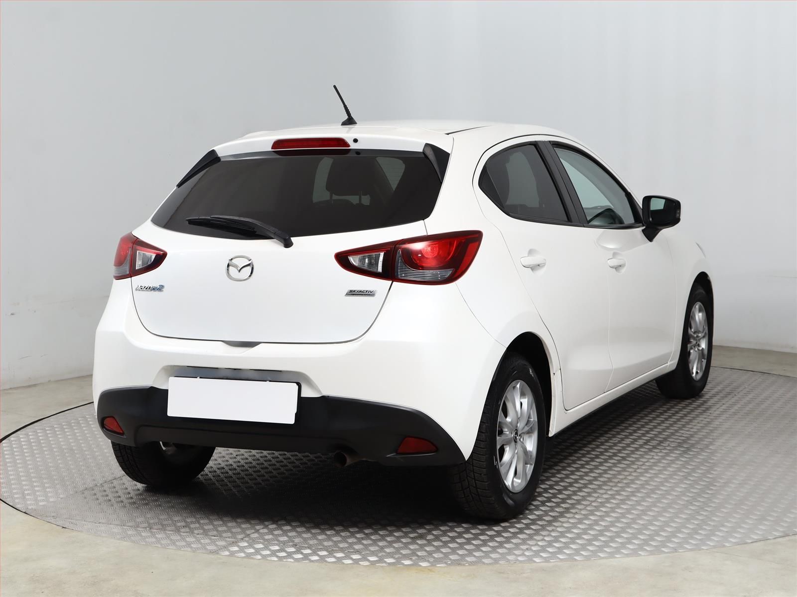 Mazda 2, 1.5 16V, Klima, Tempomat - fotka 5