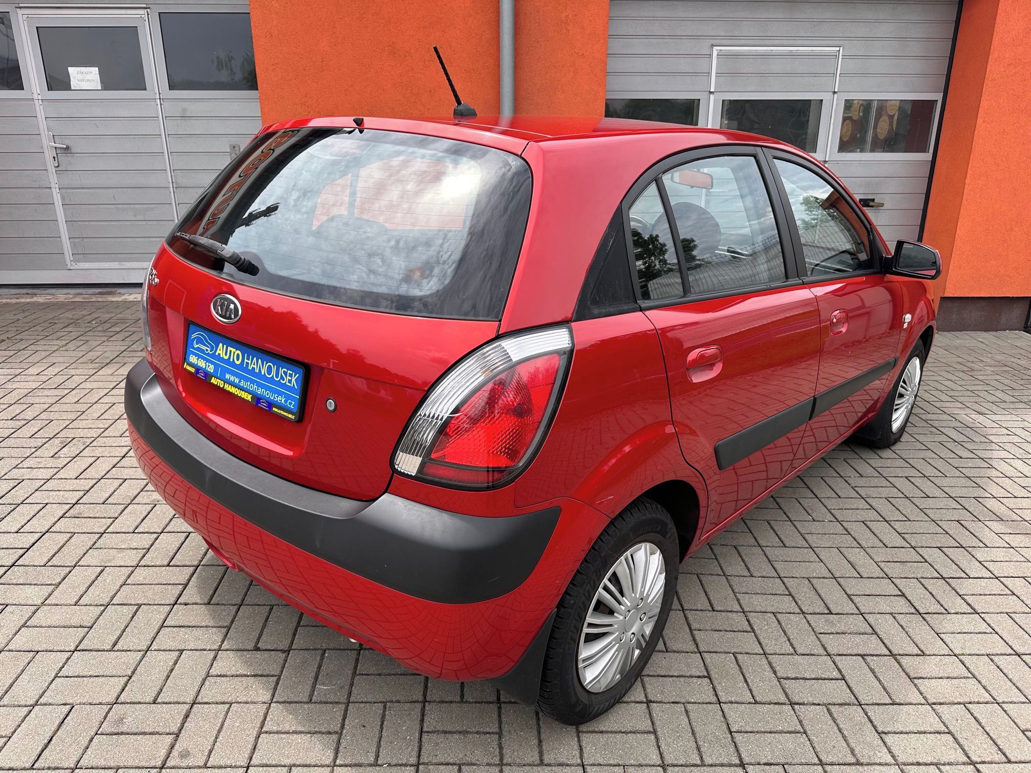 Kia Rio, 1.4i 71KW klima ČR,2.maj. - fotka 2