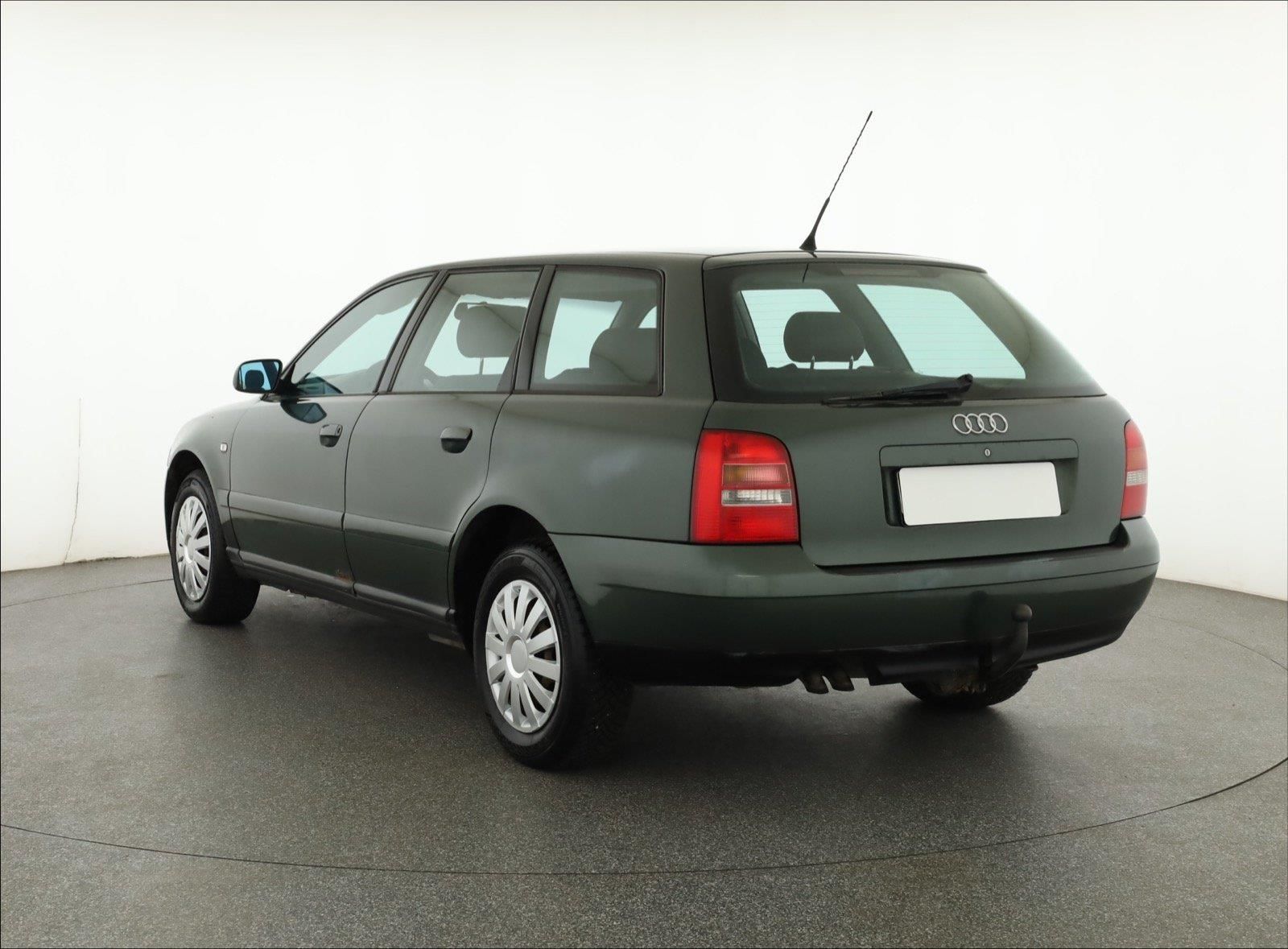 Audi A4, 1.9 TDI, Tažné, Klima - fotka 4