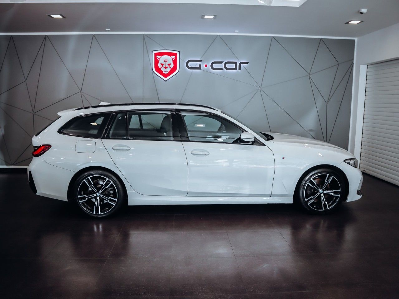 BMW Řada 3, 320d xDrive Touring M-Paket - fotka 4