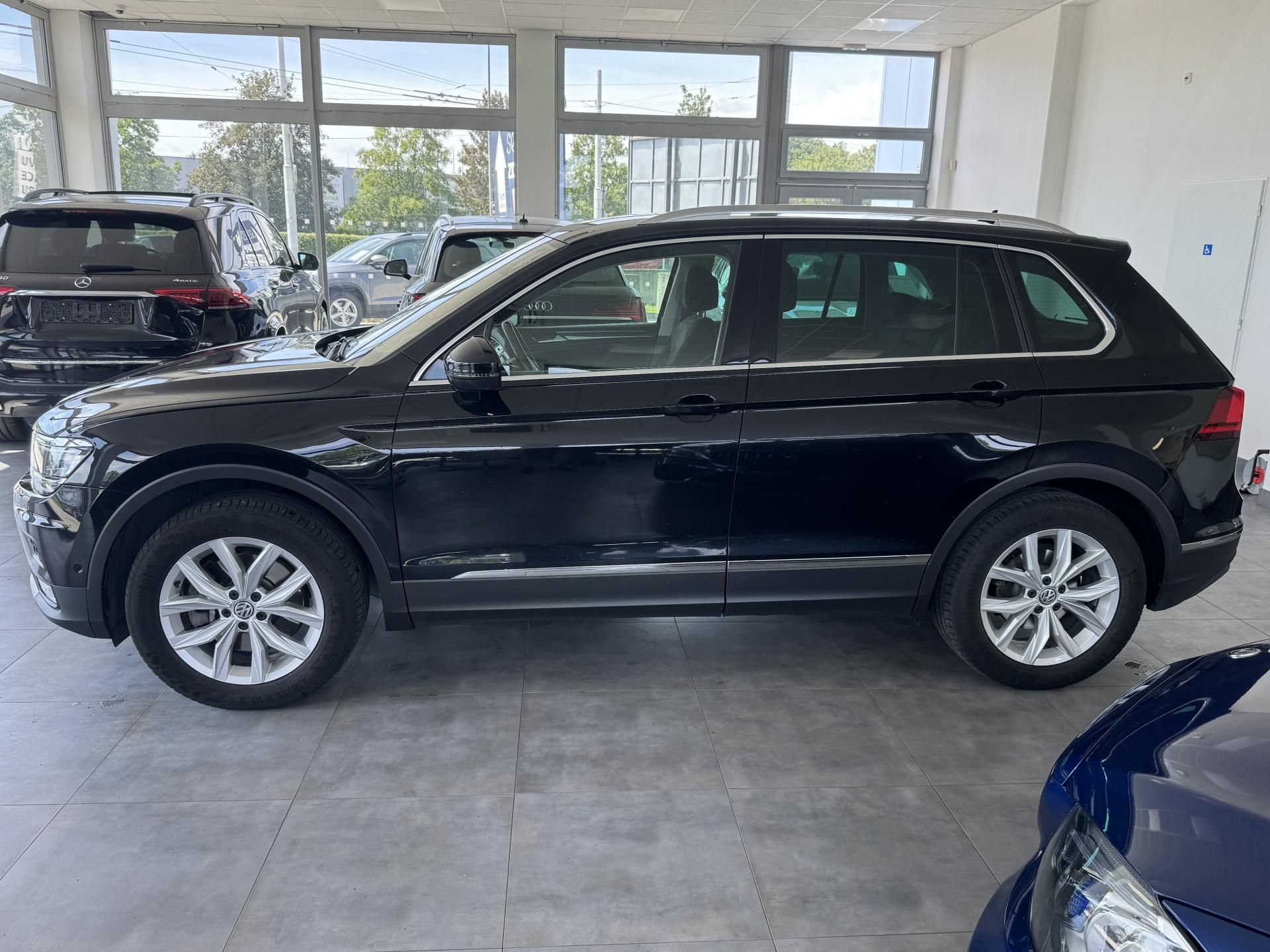 Volkswagen Tiguan, 2,0TSi DSG 4x4 HIGHLINE TAŽNÉ - fotka 4