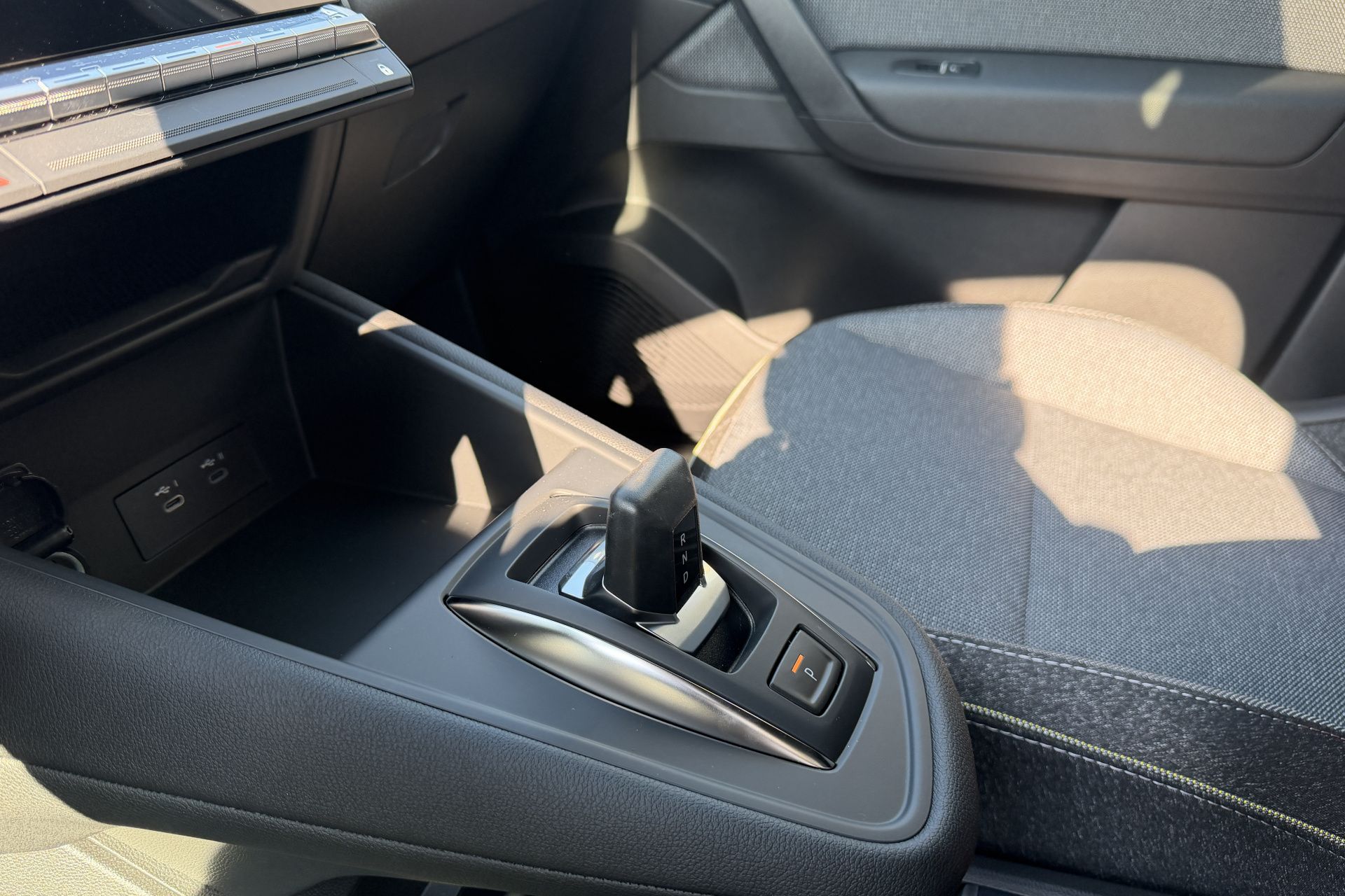 Renault Symbioz, Techno mild hybrid 140 EDC - fotka 4