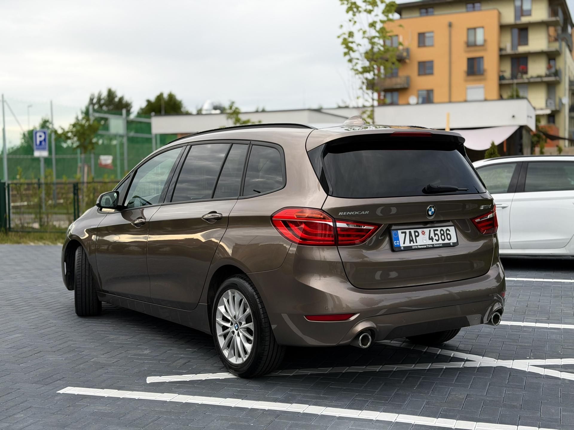 BMW Řada 2, 2.0 110 kw/DPH/7 míst - fotka 3