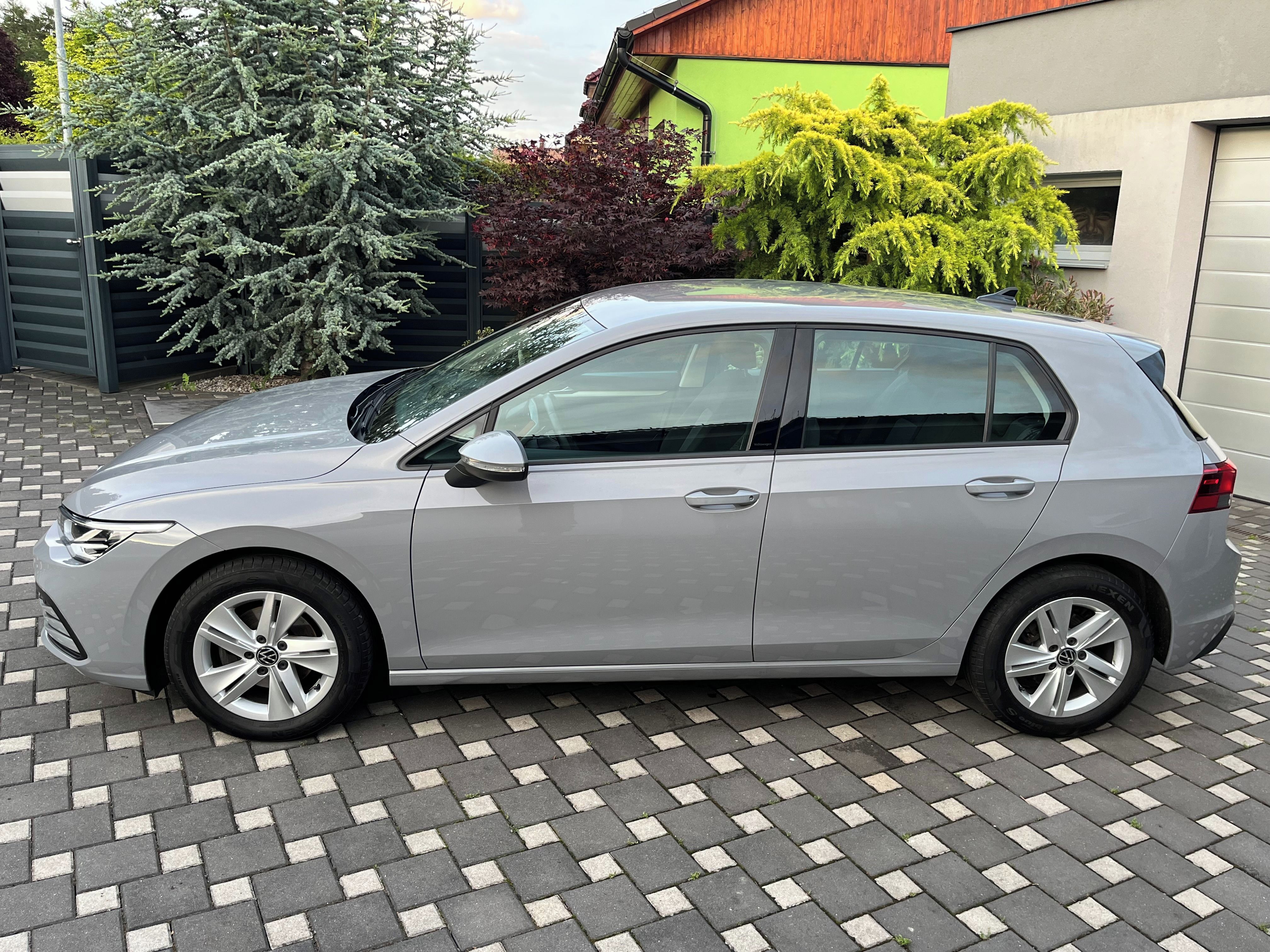 Volkswagen Golf, Life 1.0 TSI 81kw-kamera-navi - fotka 3