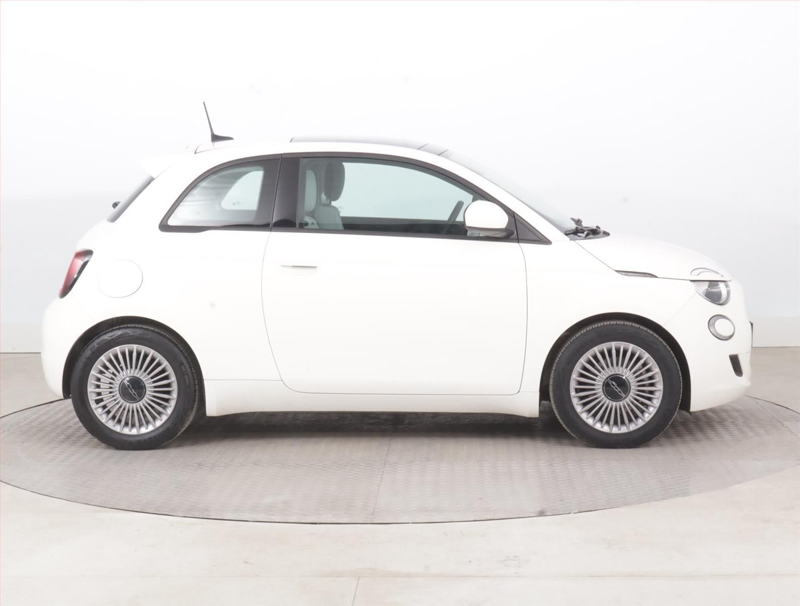 Fiat 500E, 42 kWh, Automat, Navi - fotka 6