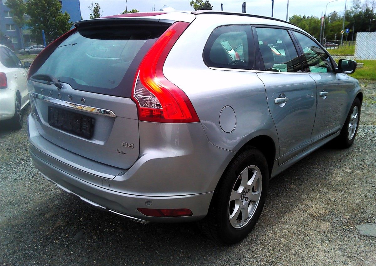Volvo XC60, 2,0   D D4 MOMENTUM - fotka 6