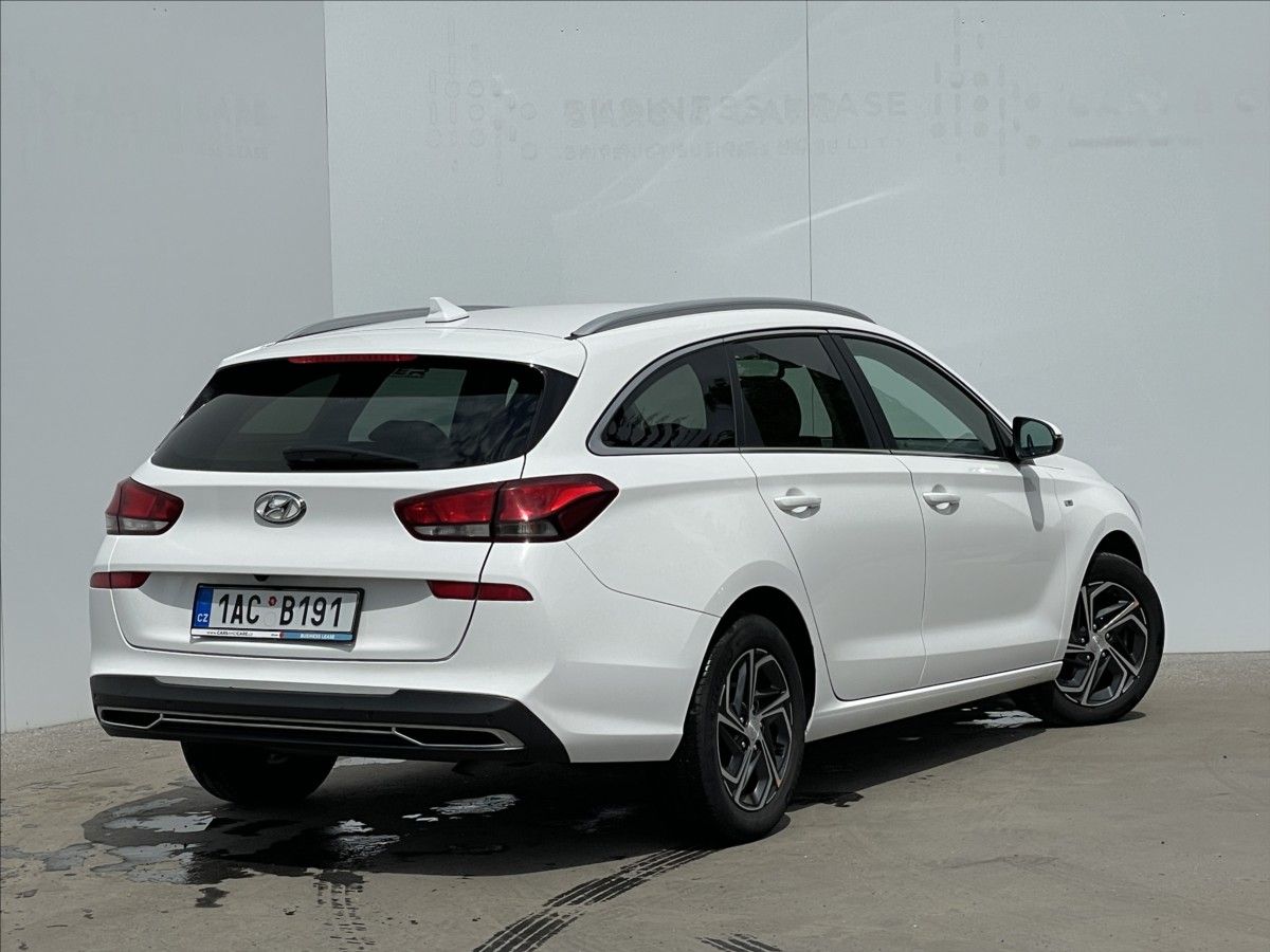 Hyundai i30, 1,5 T-GDI Combi Smart - fotka 3