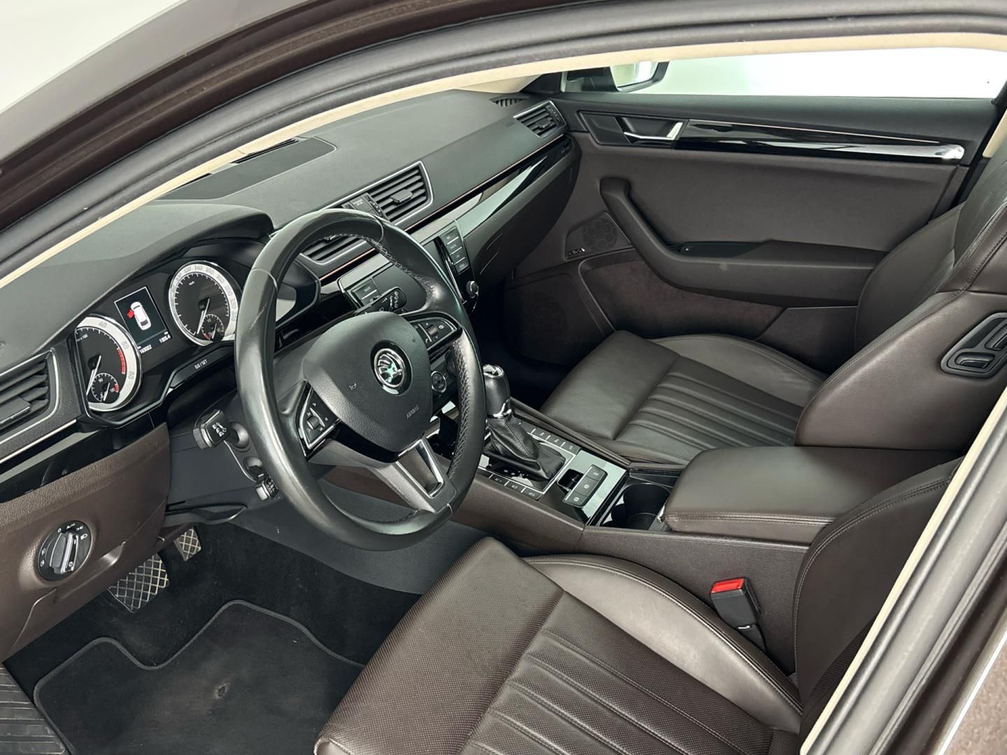 Škoda Superb, 2.0 TDI / 140 kW Laurin & Klem - fotka 6