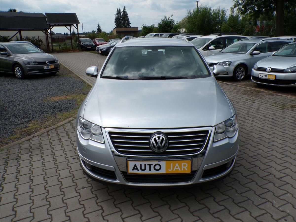 Volkswagen Passat, 2,0 TDI  HIGHLINE,XENONY - fotka 2