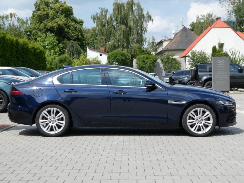 Jaguar XE, 2,0 P300 SE, 1.Maj ČR, AWD - fotka 6