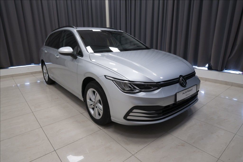 Volkswagen Golf, 1,5 eTSI DSG KAMERA VÝHŘEV ČR - fotka 3
