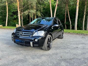 Mercedes Benz ML500