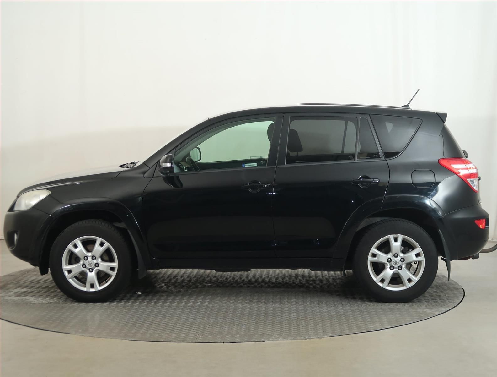 Toyota Rav4, 2.2 D-4D, 4X4 - fotka 3