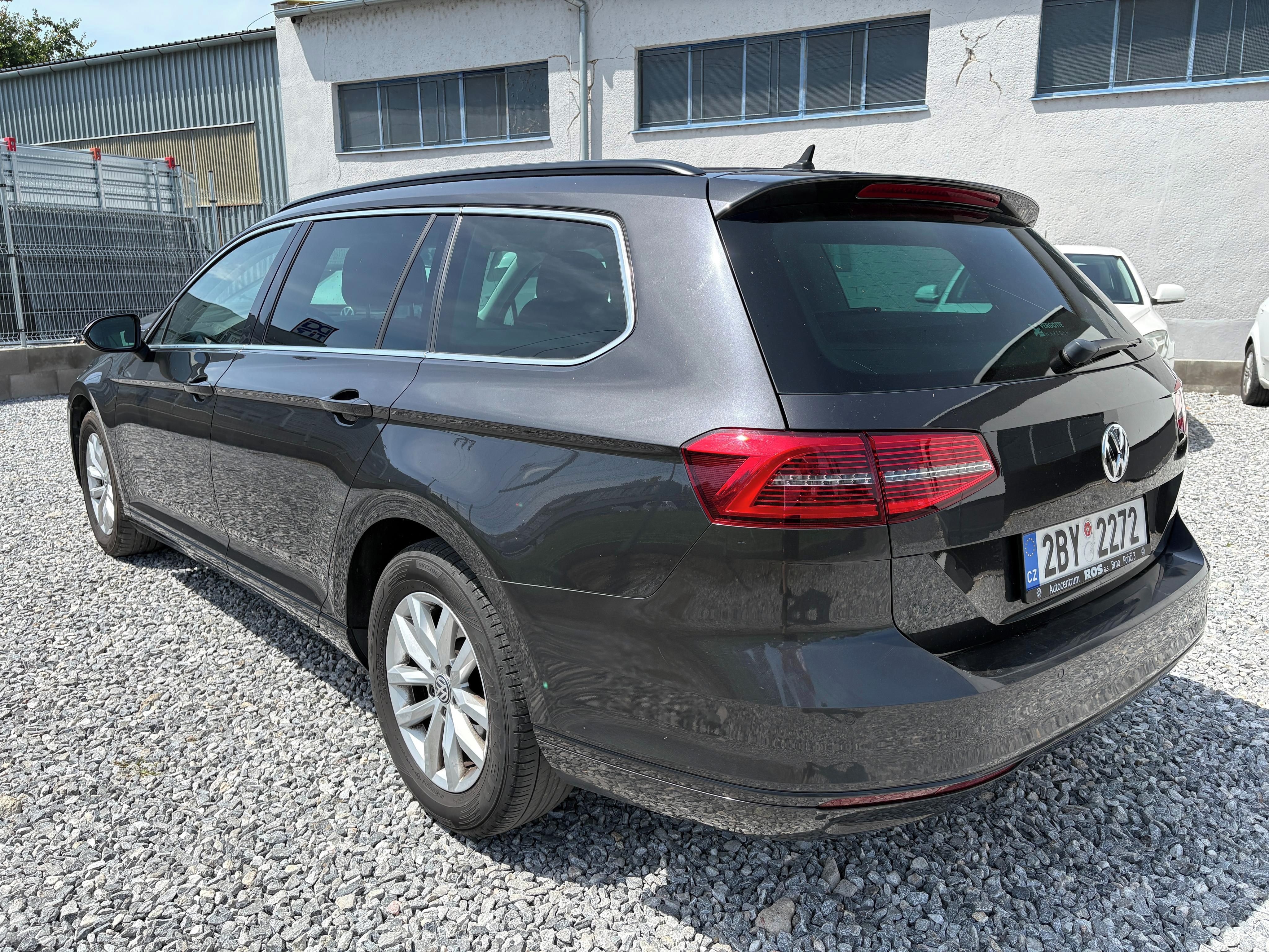 Volkswagen Passat, full led, nové rozvody, DPH - fotka 4