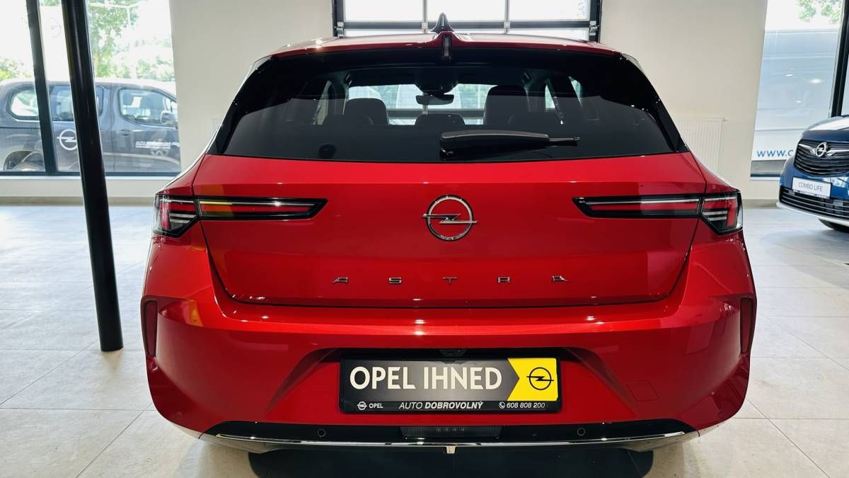 Opel Astra, Elegance HB 1.2 TURBO 96kW/130 - fotka 5