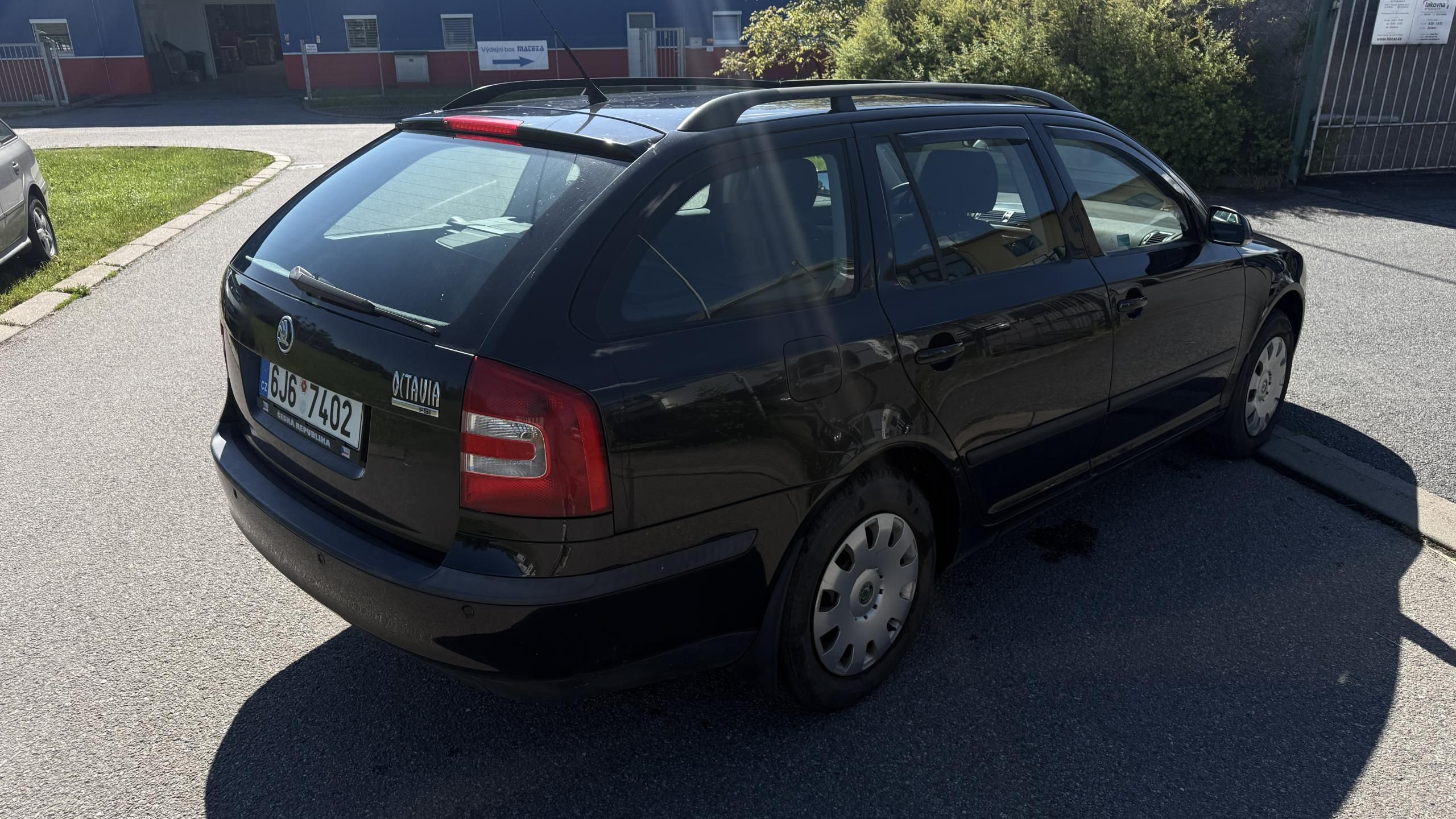 Škoda Octavia, KOMBI 1.6 FSI 85KW - fotka 6