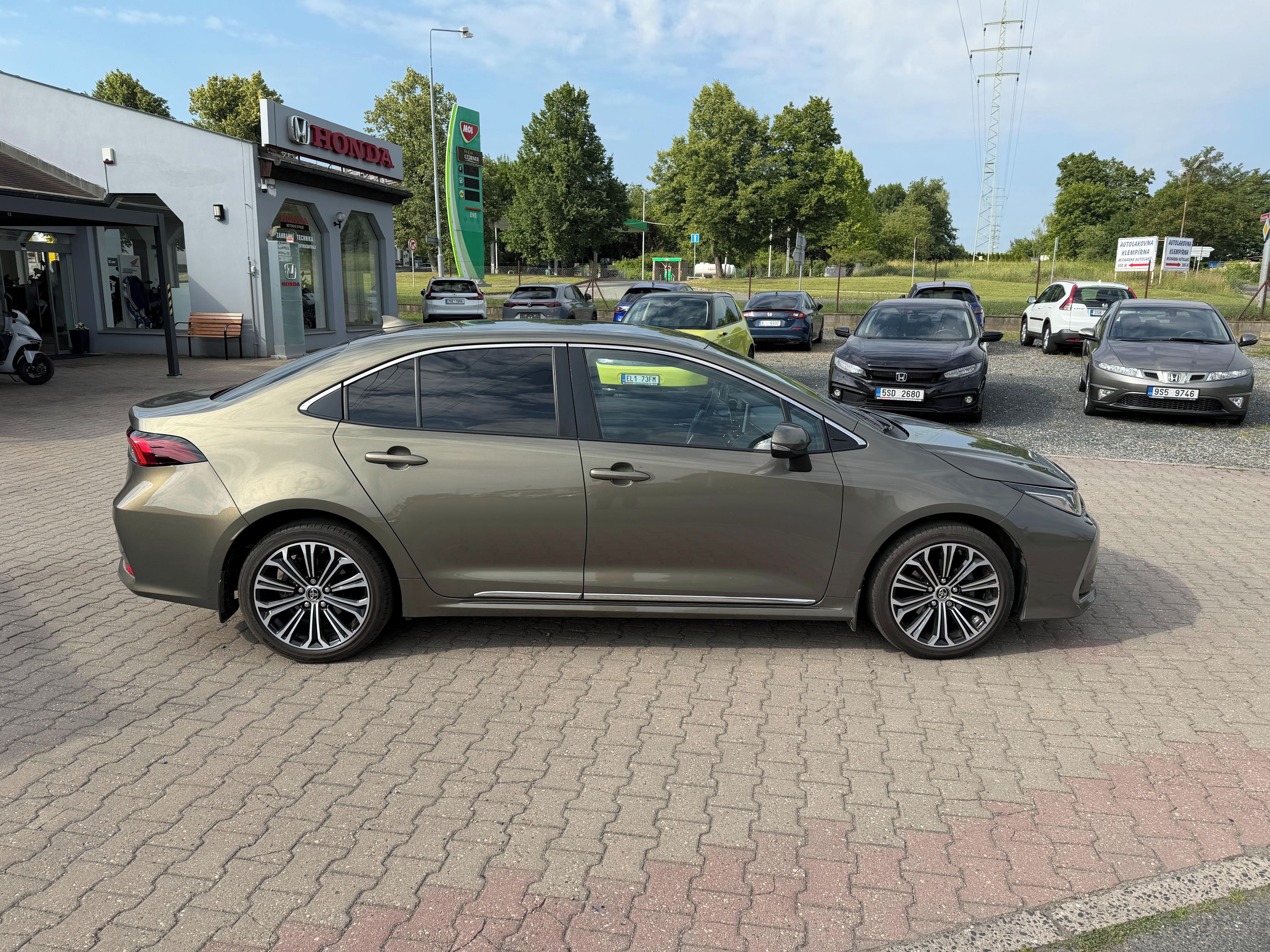 Toyota Corolla, 1,6 VVTi Style + Chrom paket - fotka 2
