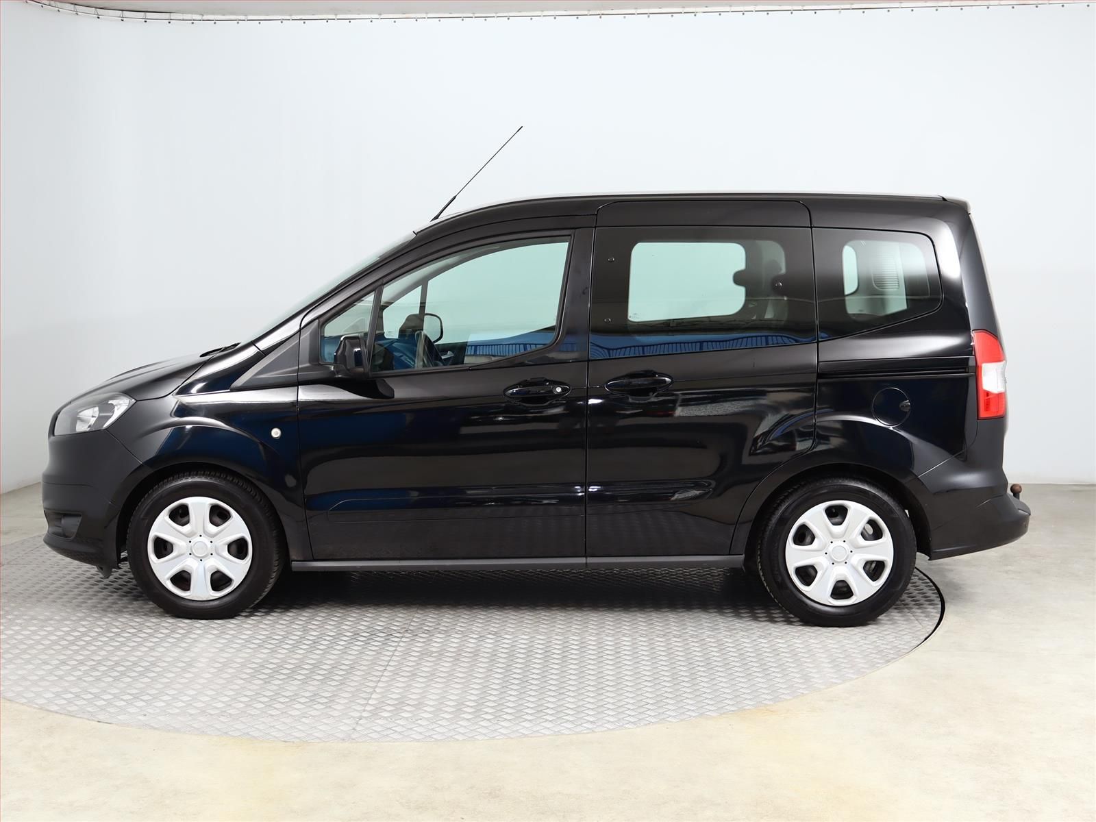 Ford Tourneo Courier, 1.0 EcoBoost, Trend, 5Míst - fotka 3