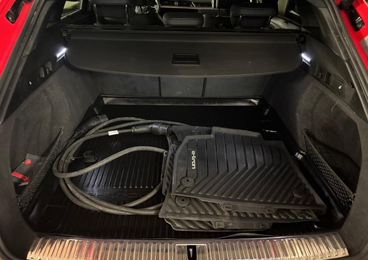 Audi Q8 e-tron, 55 Q 360k Matrix Panorama Taž. - fotka 6
