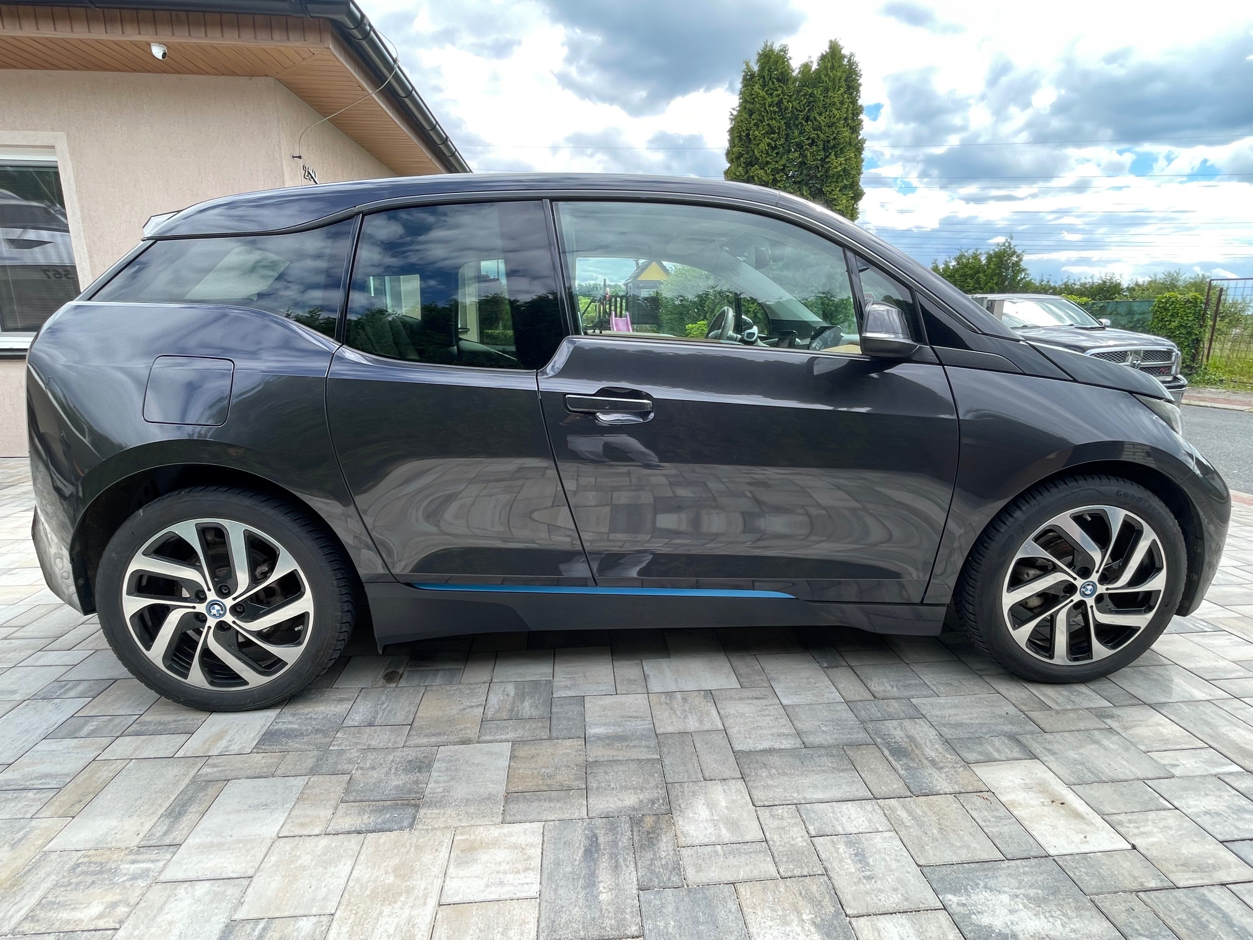 BMW i3, 25.500km - super výbava - fotka 4