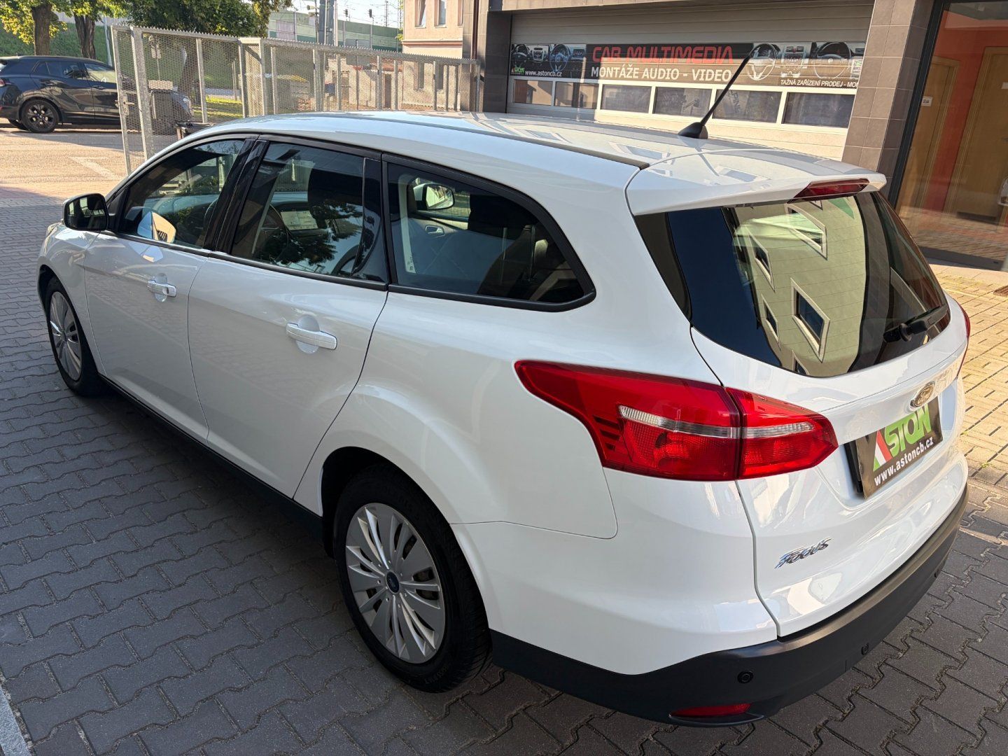 Ford Focus, 1,5 TDCi serviska, navi - fotka 4