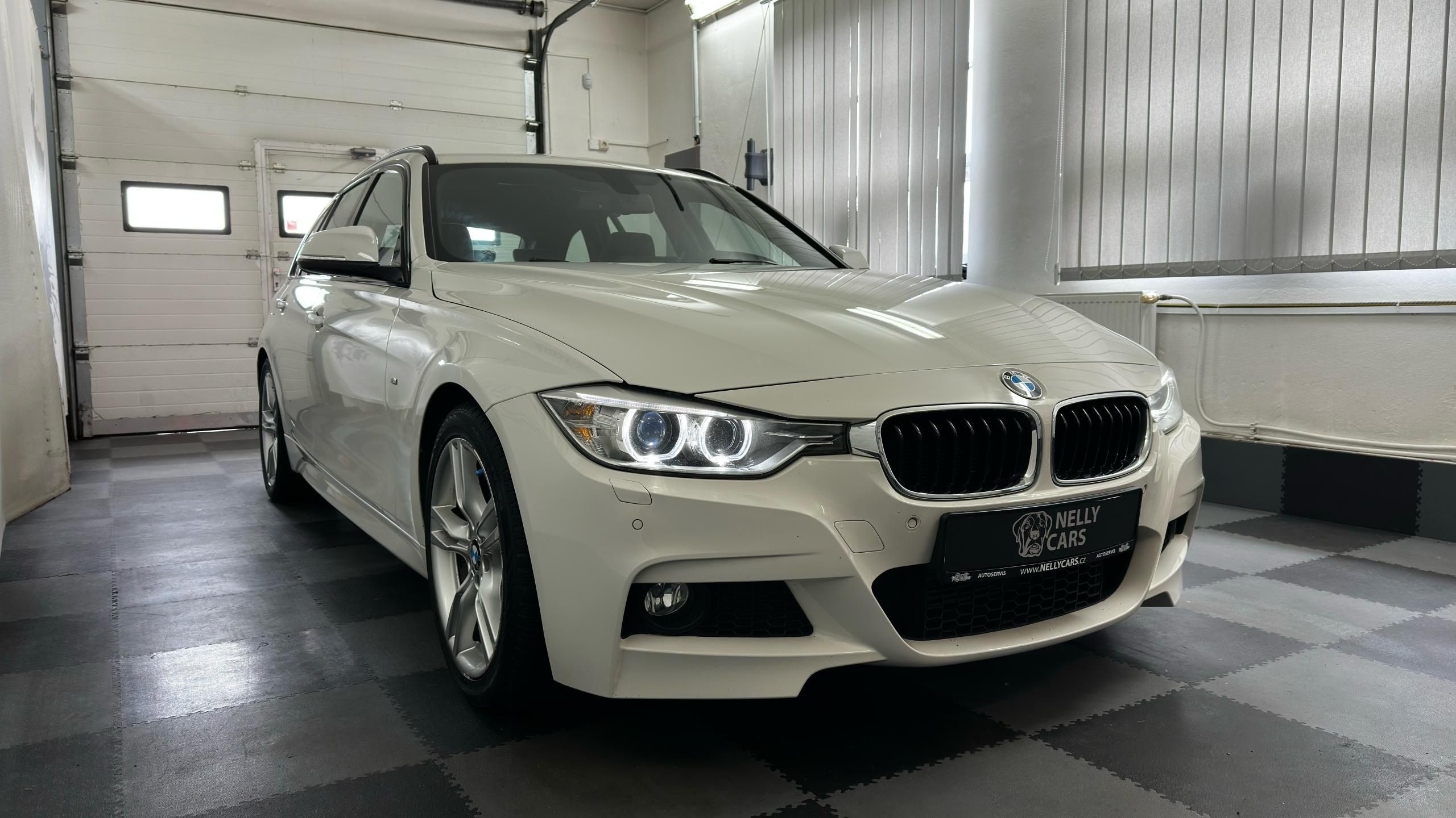 BMW Řada 3, M-PAKET/ 2 SADY GUM