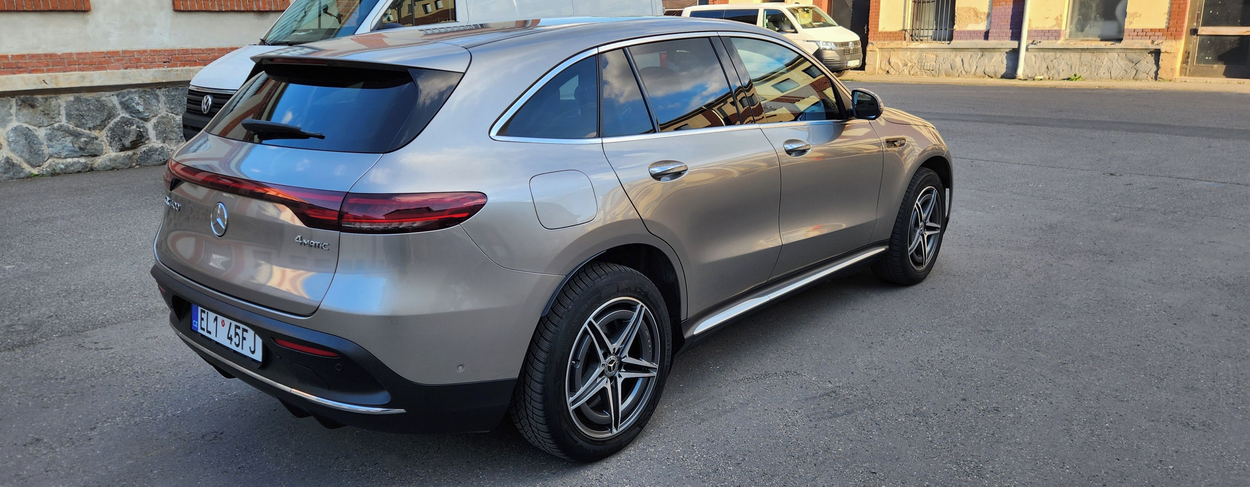 Mercedes-Benz EQC, EQC 400 4M AMG SOH 94,5  85kWh - fotka 4