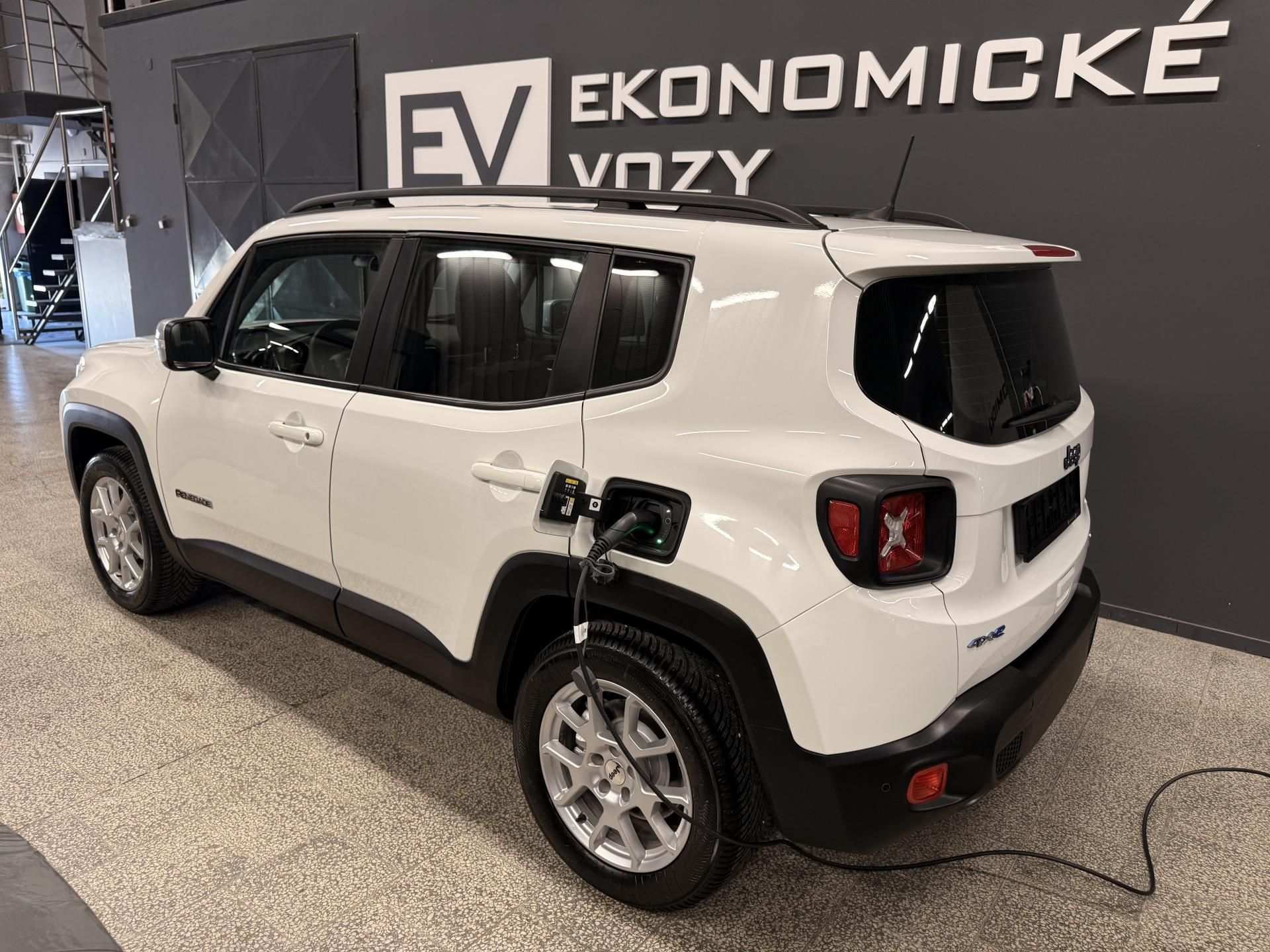 Jeep Renegade, T4 PHEV,4X4, DOJEZD 50KM - fotka 5