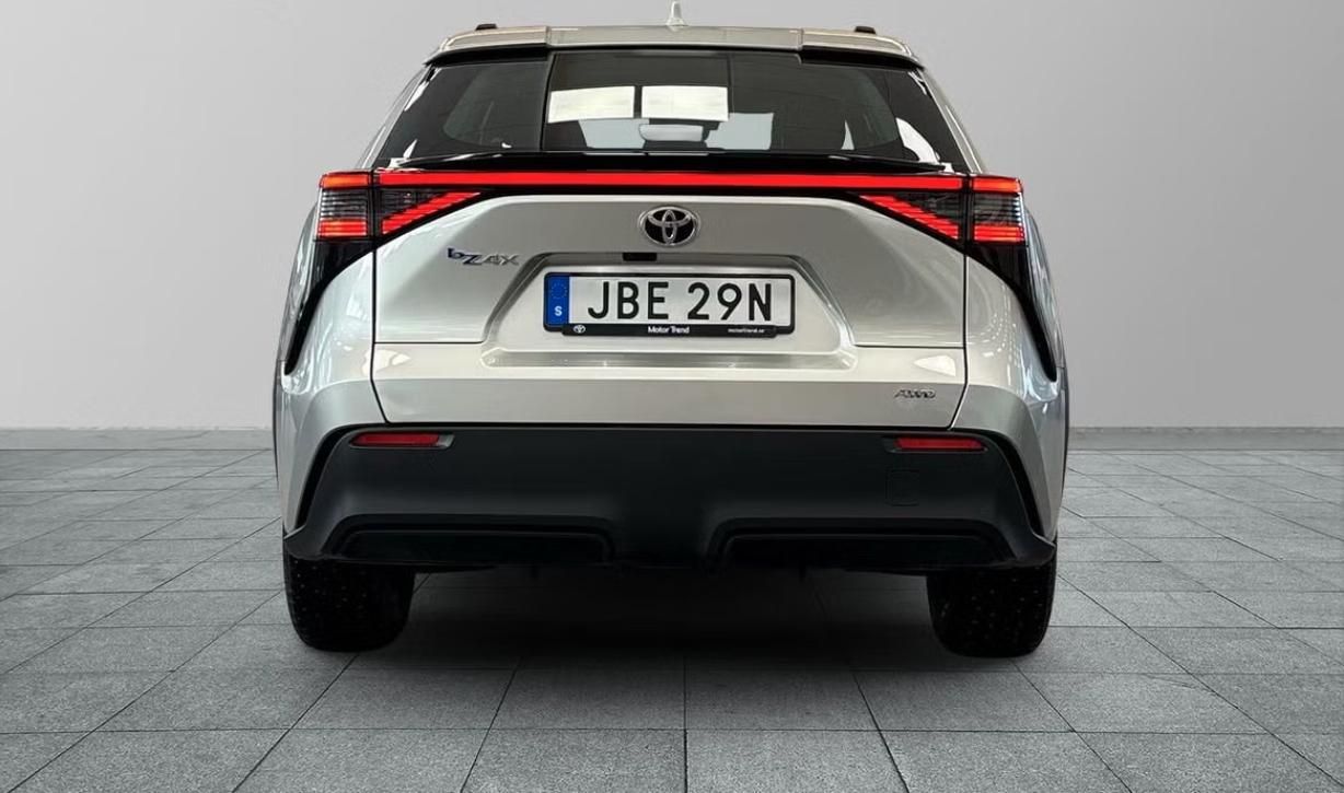 Toyota bZ4X, Active AWD Kamera Tempomat LED - fotka 4